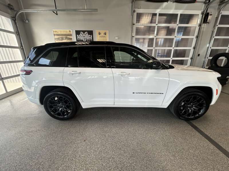 2026 Jeep Grand Cherokee Summit 4x4