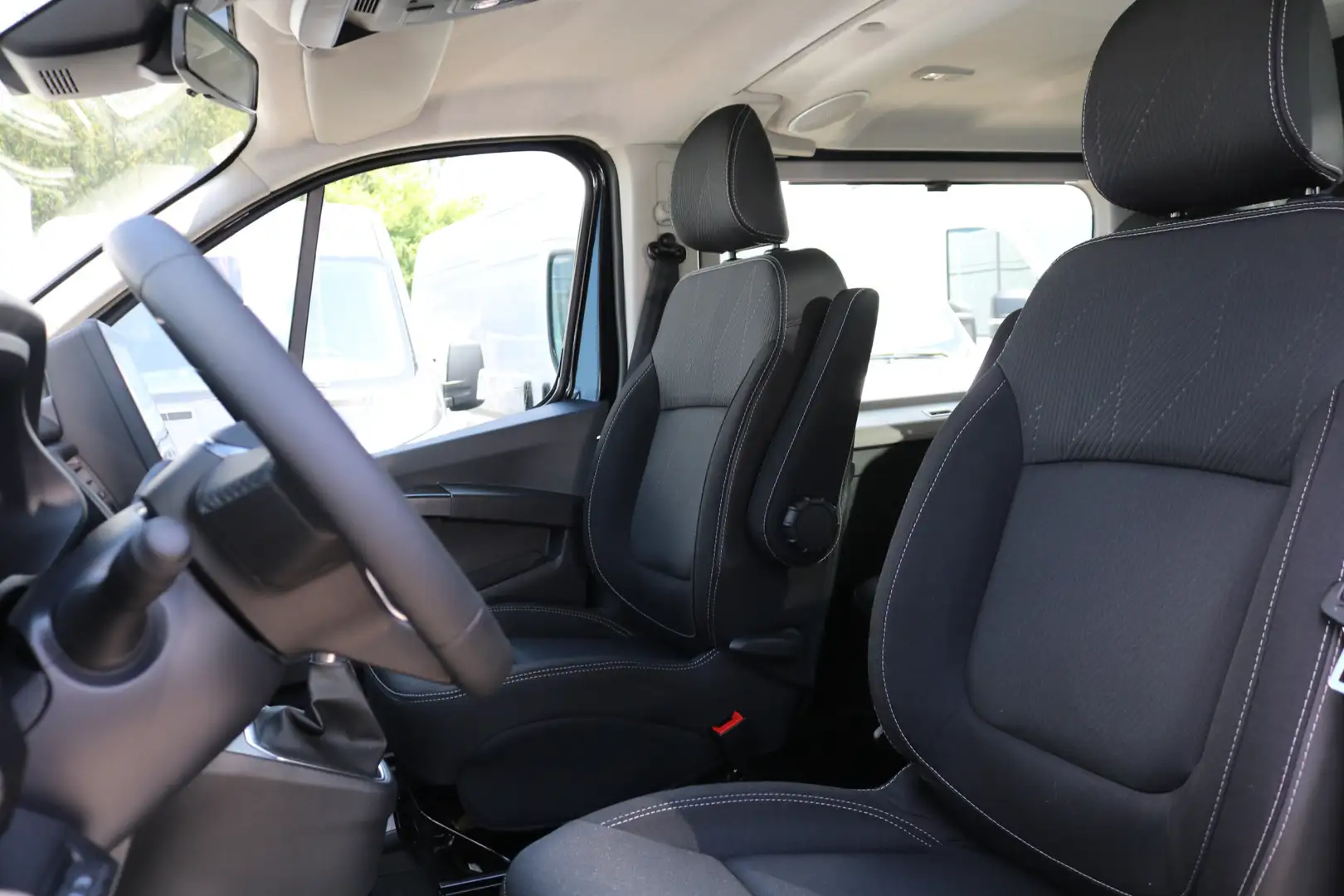 Renault Trafic 2.0 dCi 170pk L2 H1 DC Airco Navigatie Camera 2x S Zwart - 2