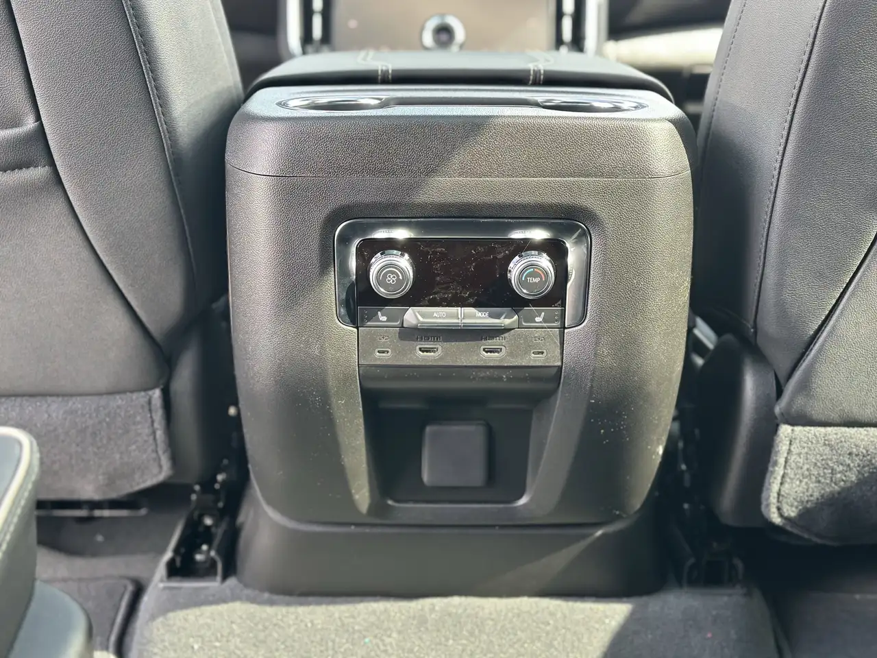 GMC Yukon снимка GMC Yukon