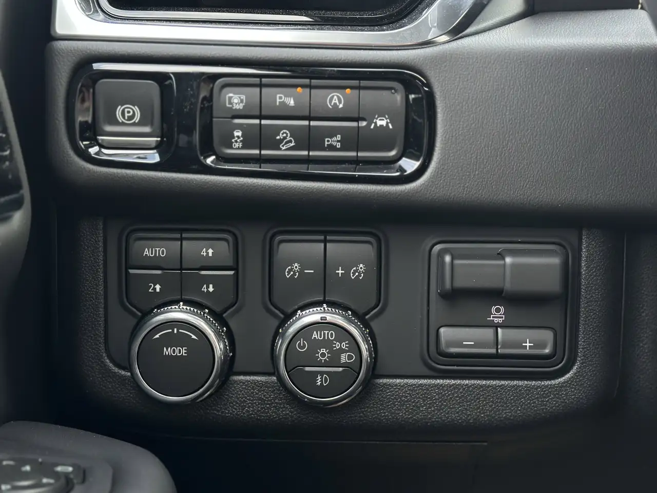 GMC Yukon снимка GMC Yukon