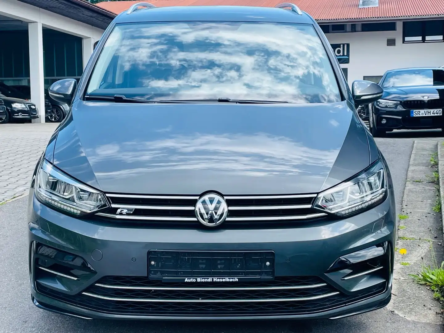 Volkswagen Touran Highline R line AHK DAB DSG 7 Sitze Grau - 2