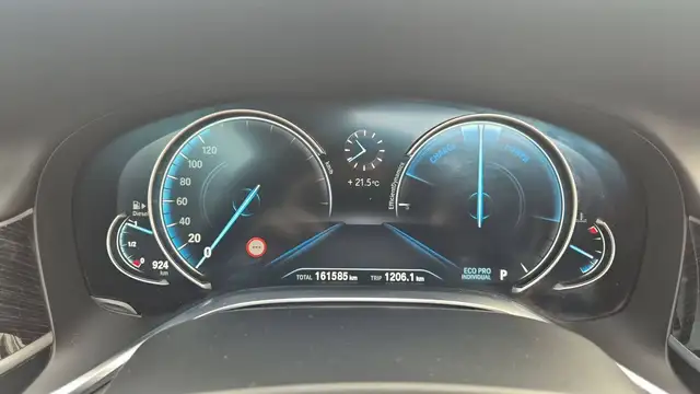 BMW 7 Series view 12
