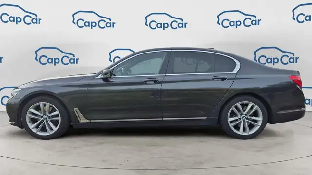 BMW 7 Series view 2