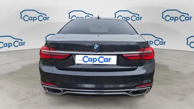BMW 7 Series view 3
