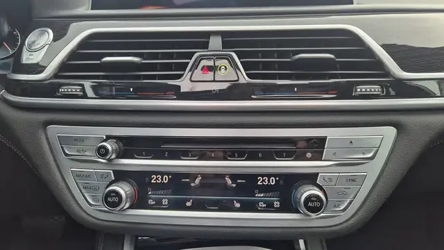 BMW 7 Series view 13