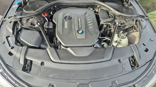 BMW 7 Series view 15
