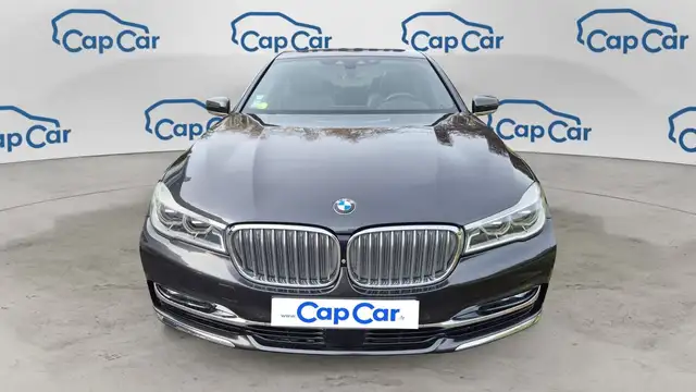 BMW 7 Series view 5
