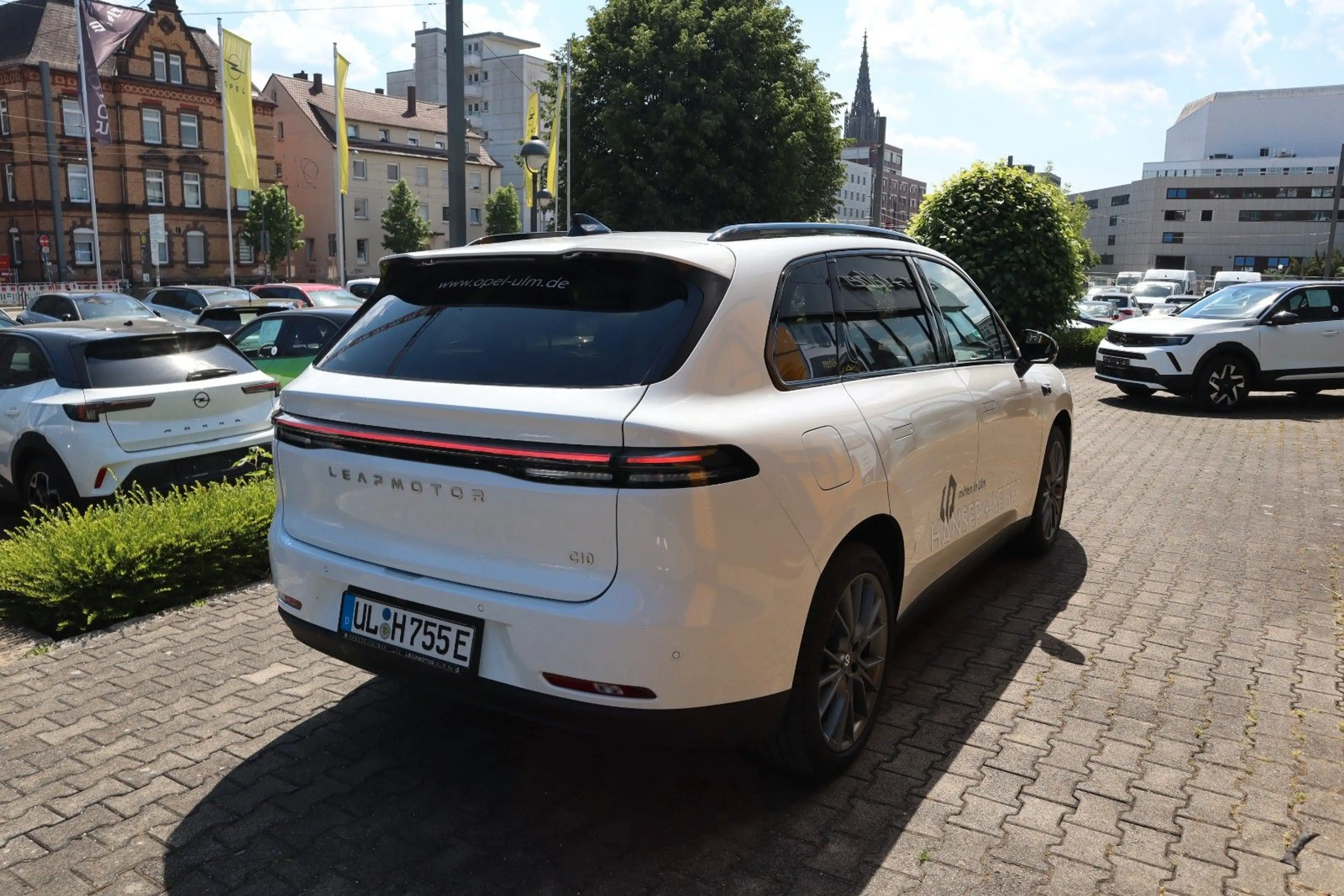 Leapmotor C10 REEV Design — photo 2