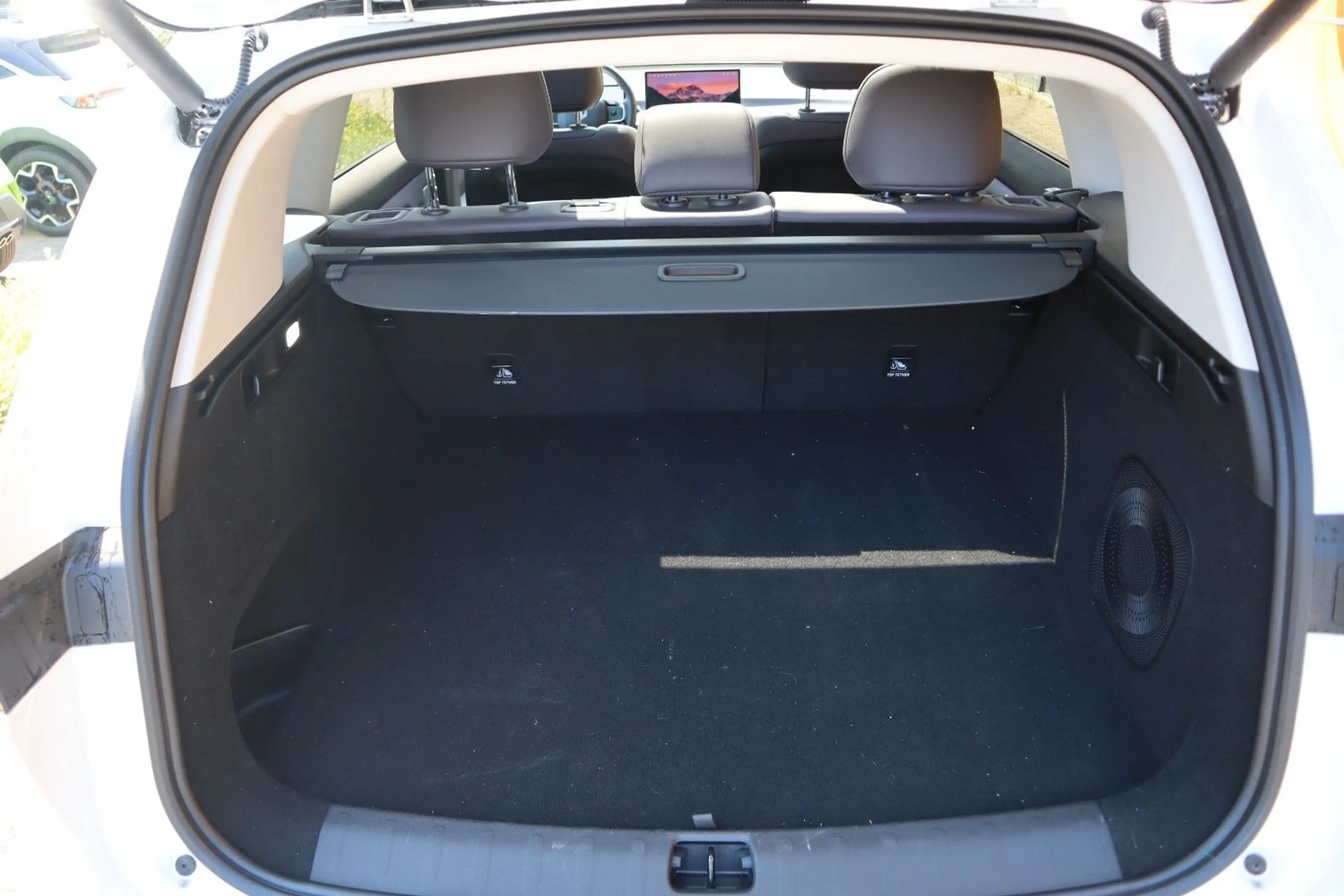 Leapmotor C10 REEV Design — photo 3
