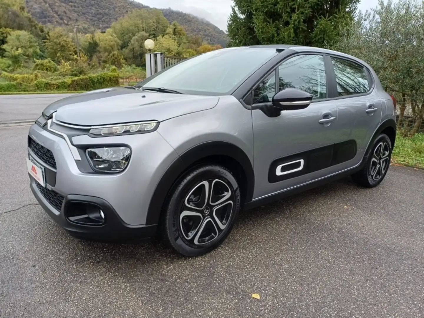 Citroen C3 1.2 puretech Plus s&s 110cv Grau - 1