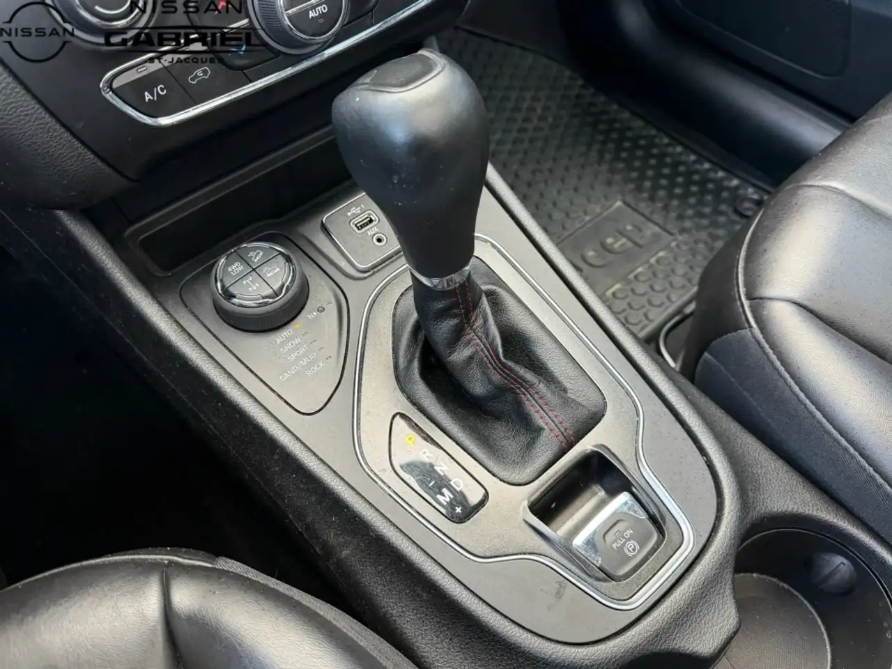 Jeep Cherokee снимка Jeep Cherokee