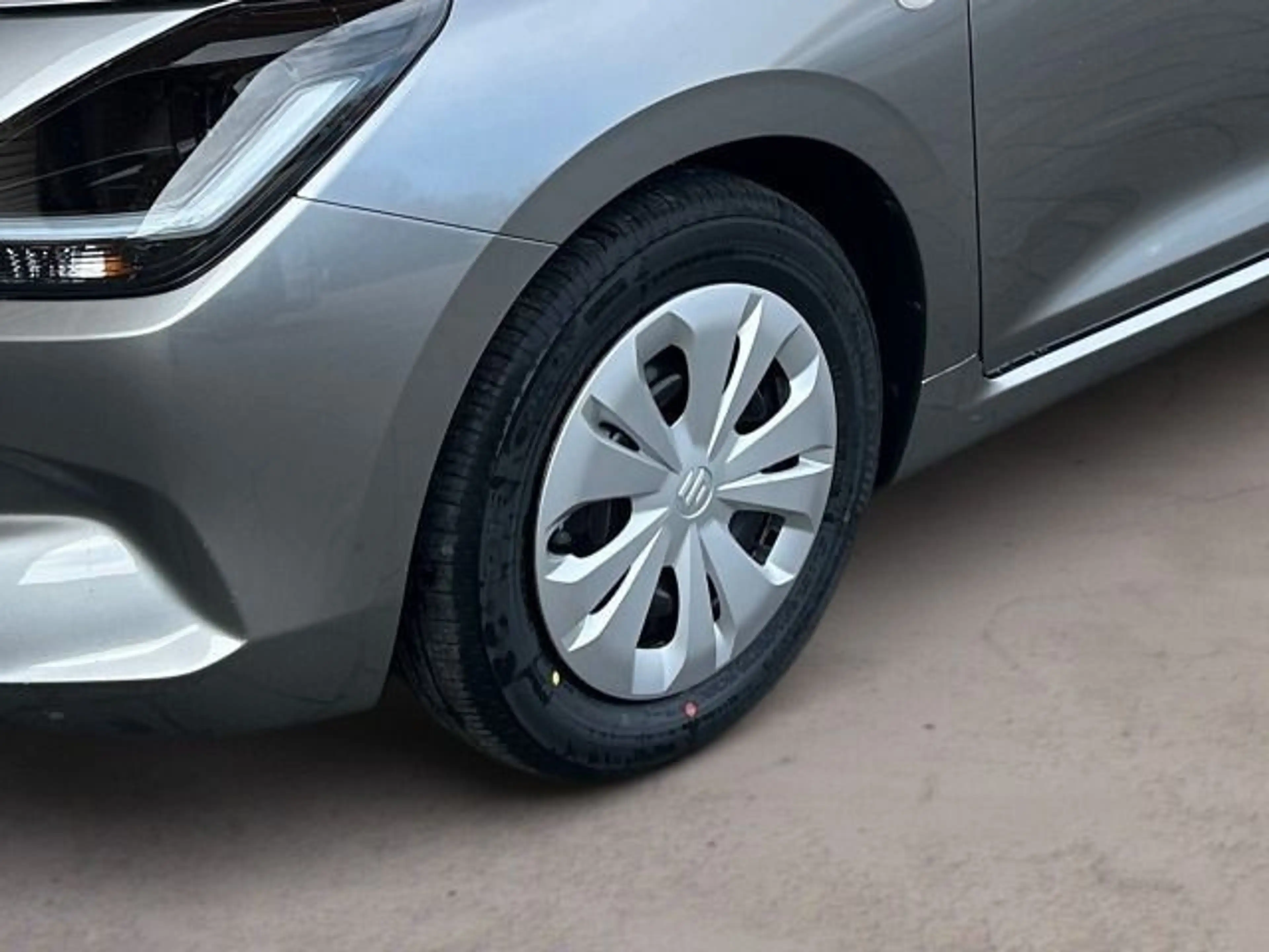 Suzuki Swift SWIFT CLUB HYBRID ALLGRIPP — photo 10