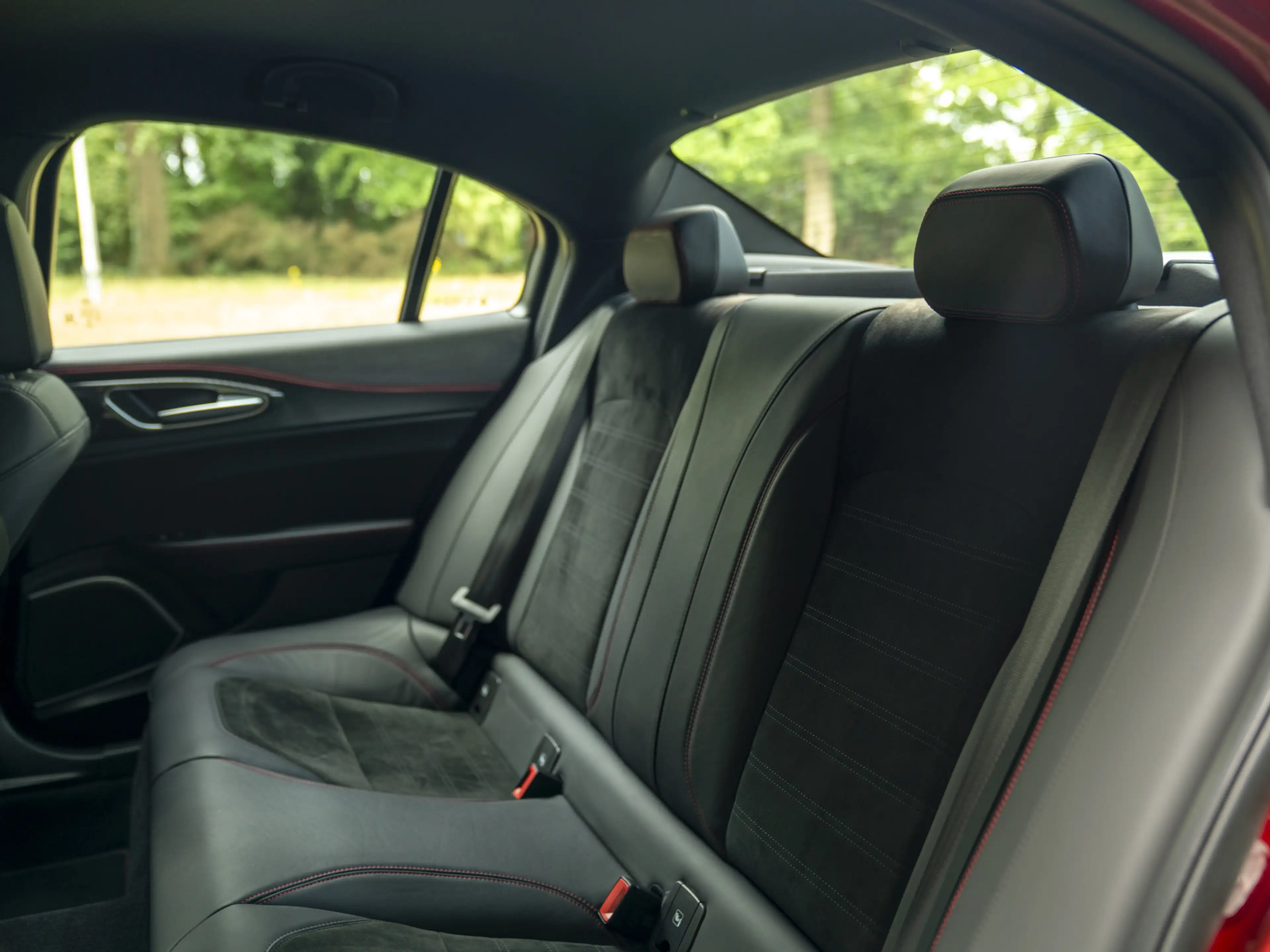 Alfa Romeo Giulia 2.9 V6 Quadrifoglio — photo 9