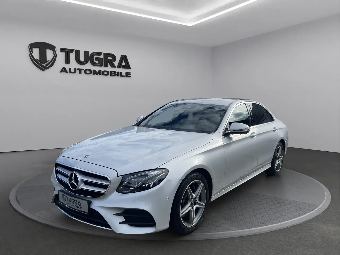 Mercedes-Benz E 220 E 220 d 4Matic ***AMG Line*** Grau - 2