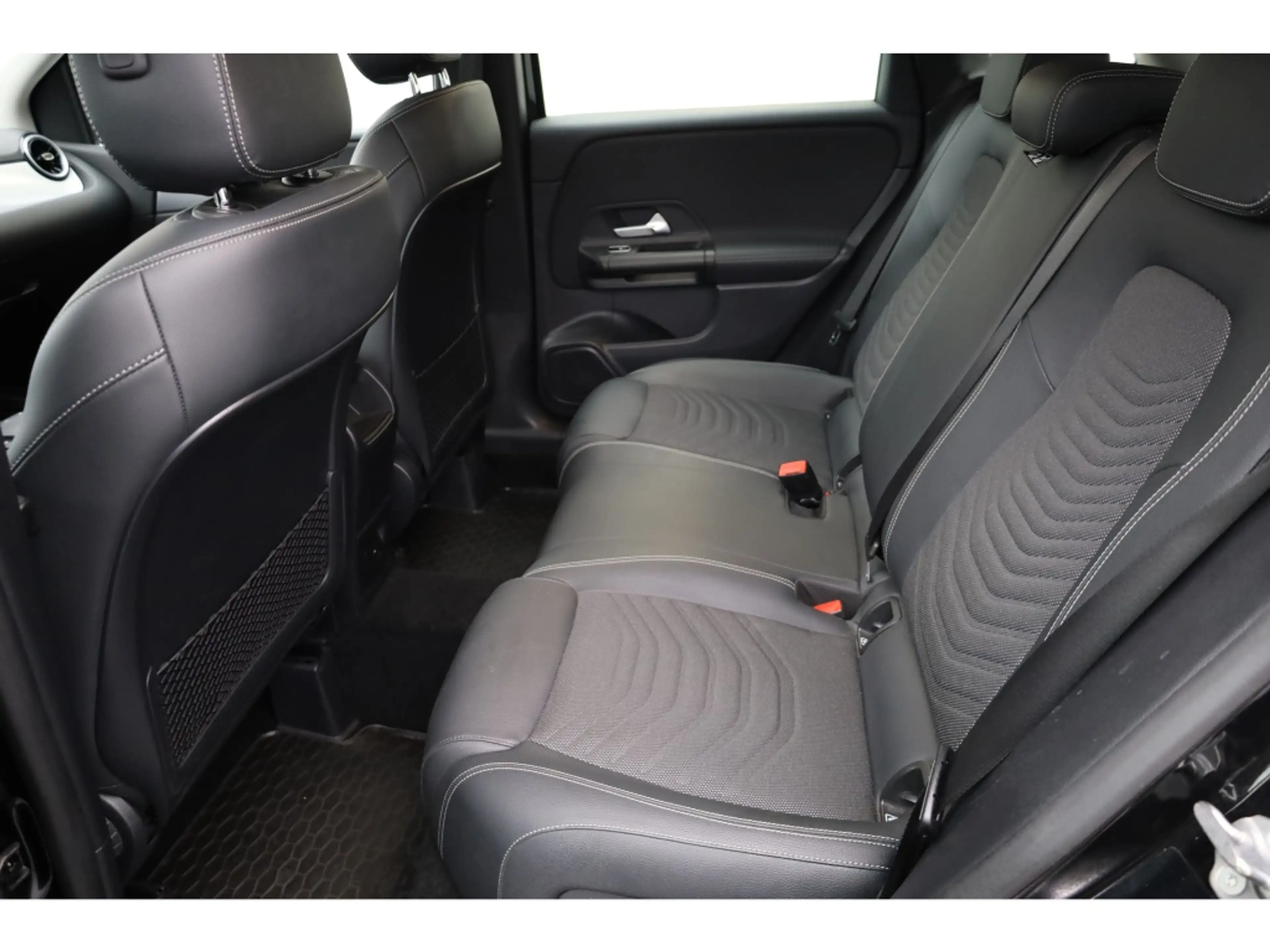 Mercedes-Benz B 220 d MBUX+Style+LED+Wide+Cam.+Navi+AUT+PTS — photo 12
