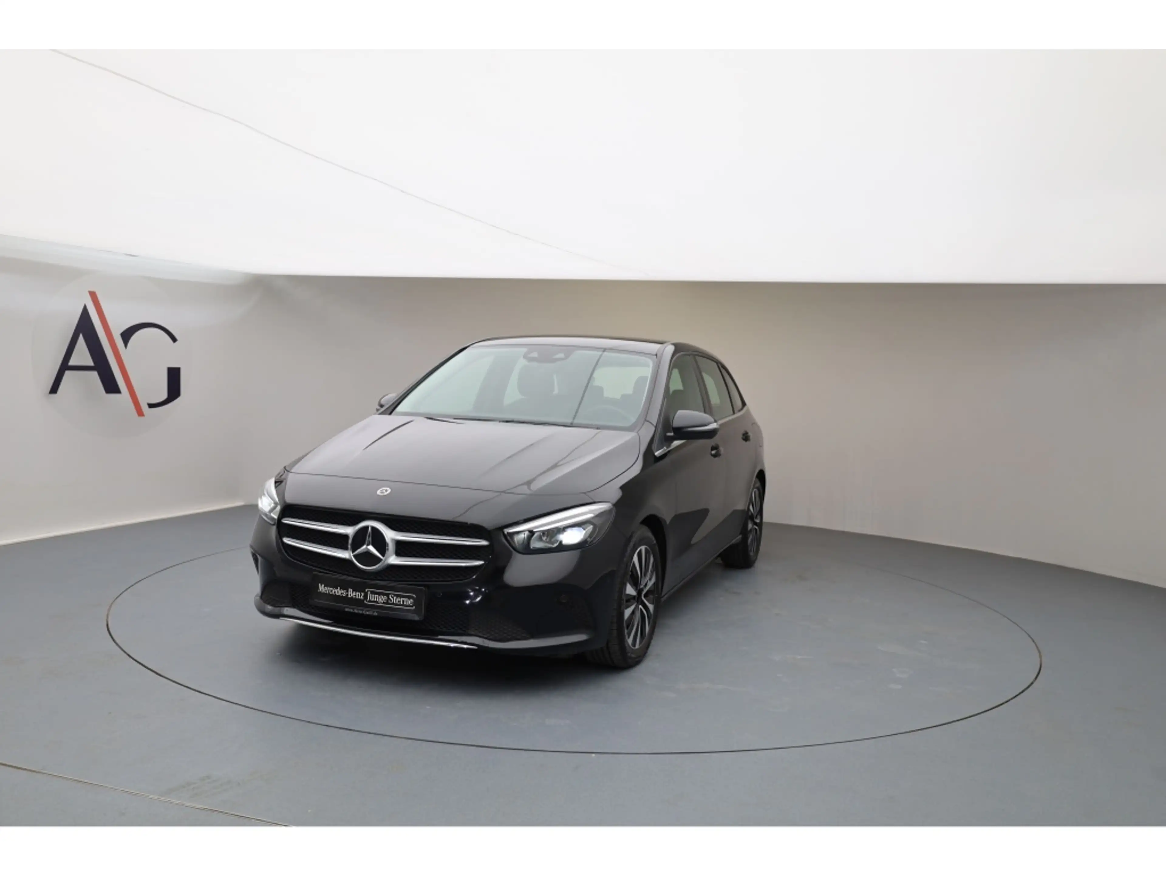 Mercedes-Benz B 220 d MBUX+Style+LED+Wide+Cam.+Navi+AUT+PTS — photo 9