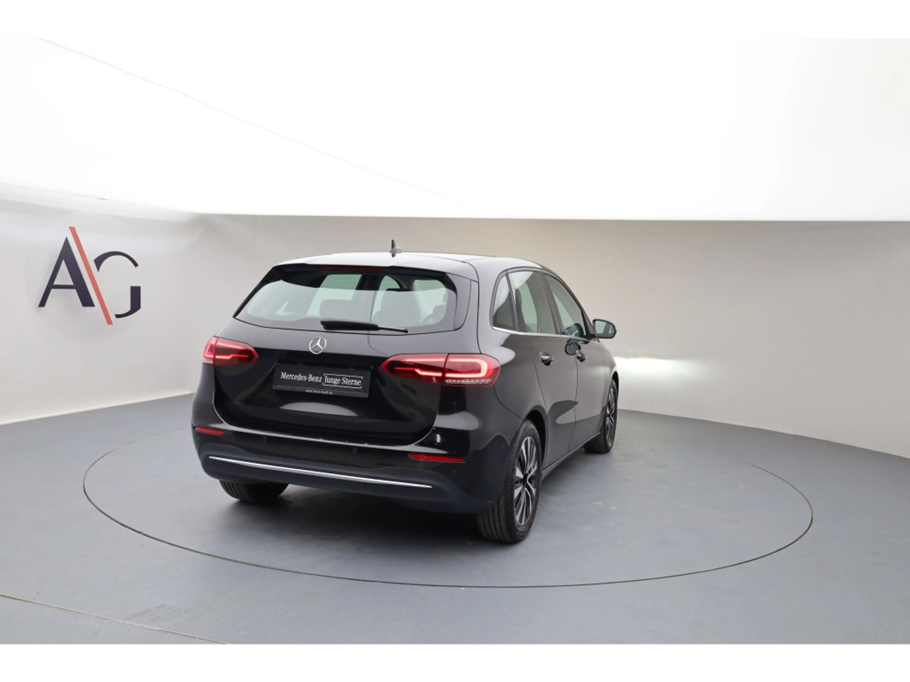 Mercedes-Benz B 220 d MBUX+Style+LED+Wide+Cam.+Navi+AUT+PTS — photo 5