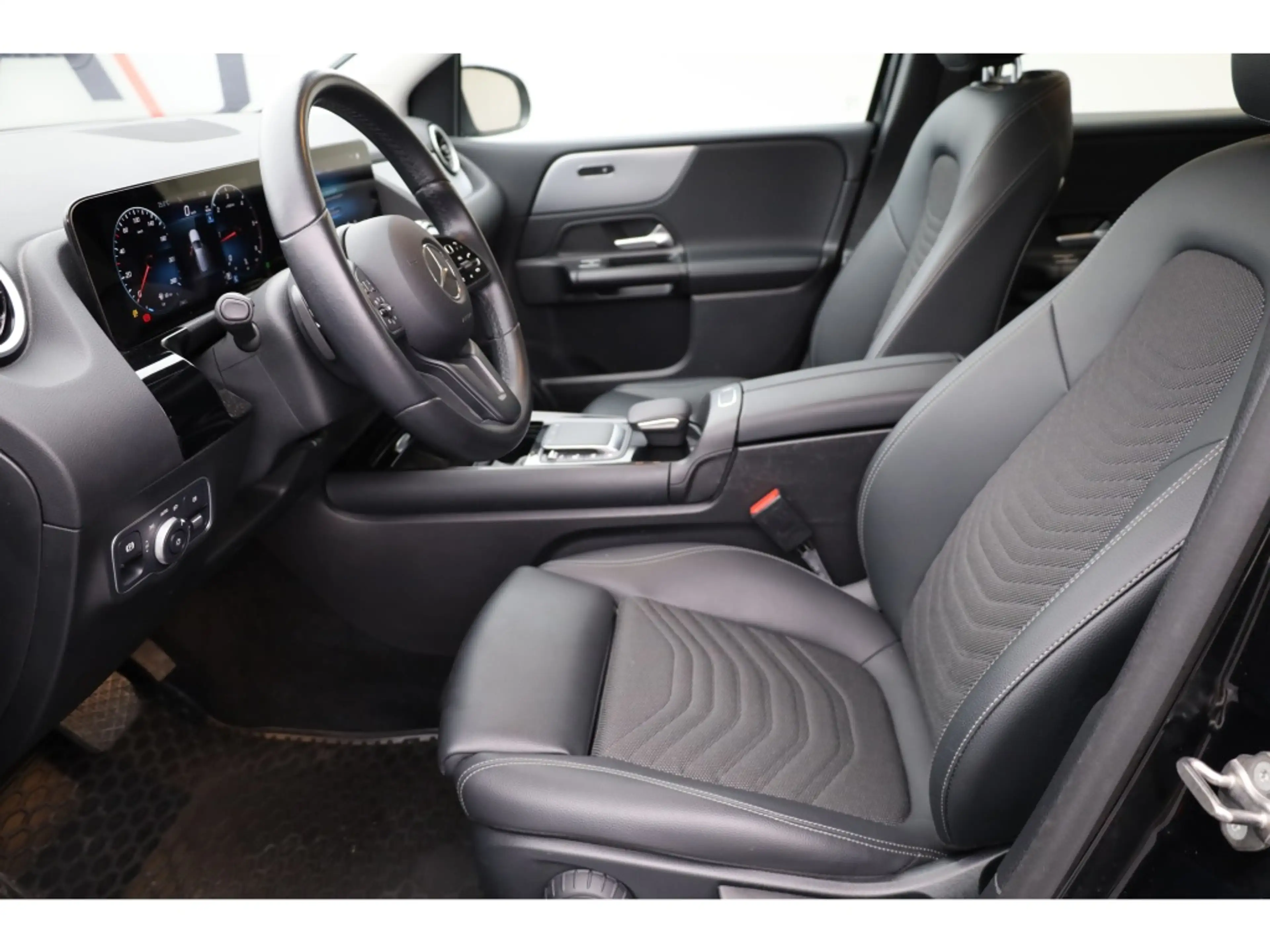 Mercedes-Benz B 220 d MBUX+Style+LED+Wide+Cam.+Navi+AUT+PTS — photo 10
