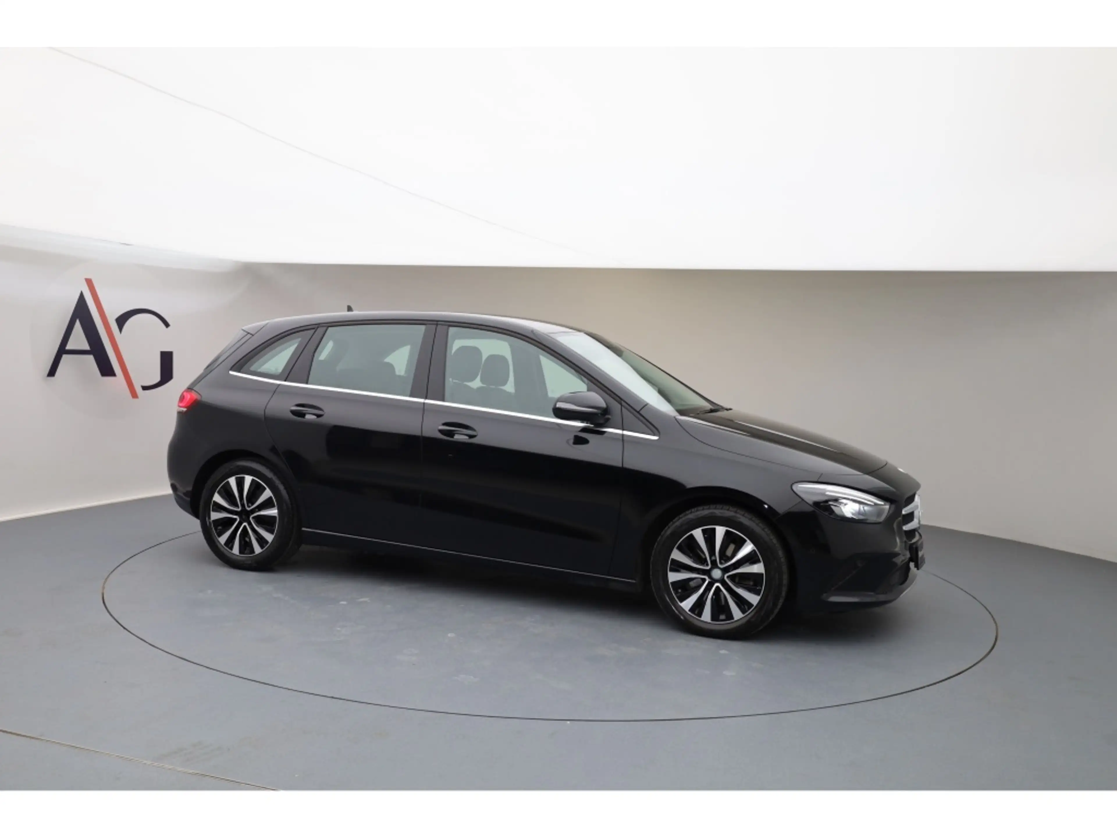 Mercedes-Benz B 220 d MBUX+Style+LED+Wide+Cam.+Navi+AUT+PTS — photo 7