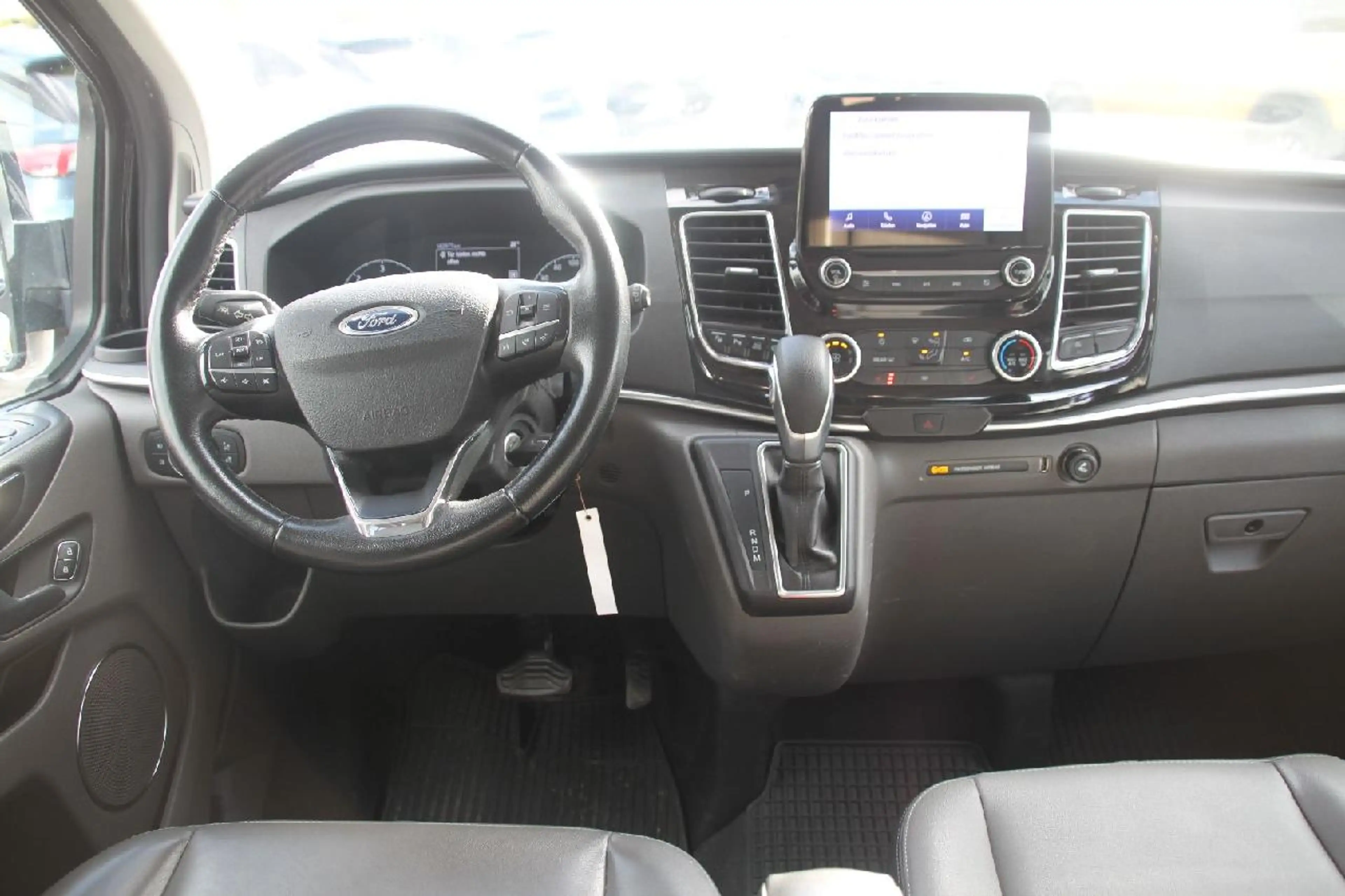 Ford Tourneo Custom 320 L1 Tourneo Titanium+SHZ+LMF+RFK+NAVI+KLIMA+ — photo 14