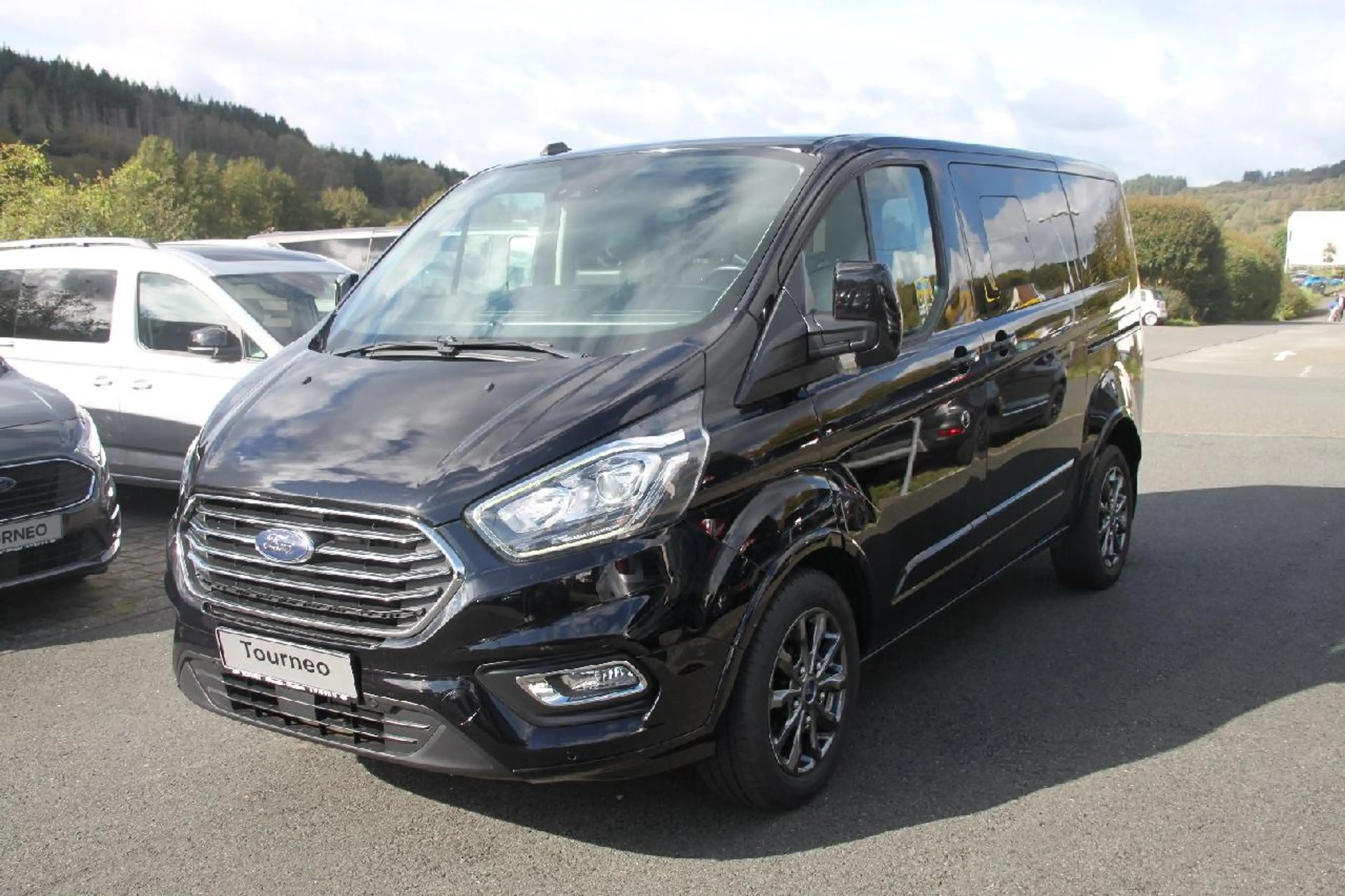 Ford Tourneo Custom 320 L1 Tourneo Titanium+SHZ+LMF+RFK+NAVI+KLIMA+ — photo 2