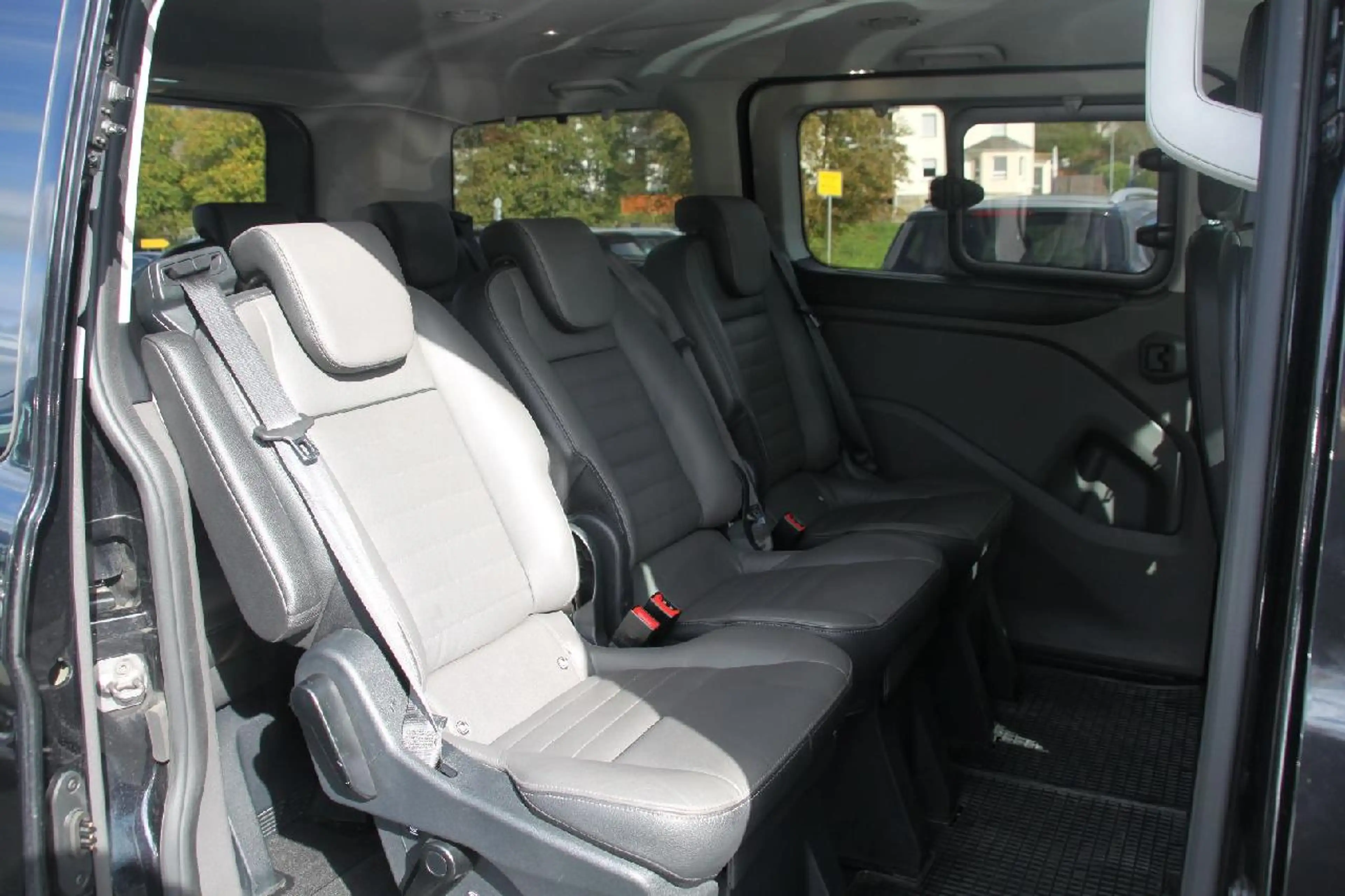 Ford Tourneo Custom 320 L1 Tourneo Titanium+SHZ+LMF+RFK+NAVI+KLIMA+ — photo 11
