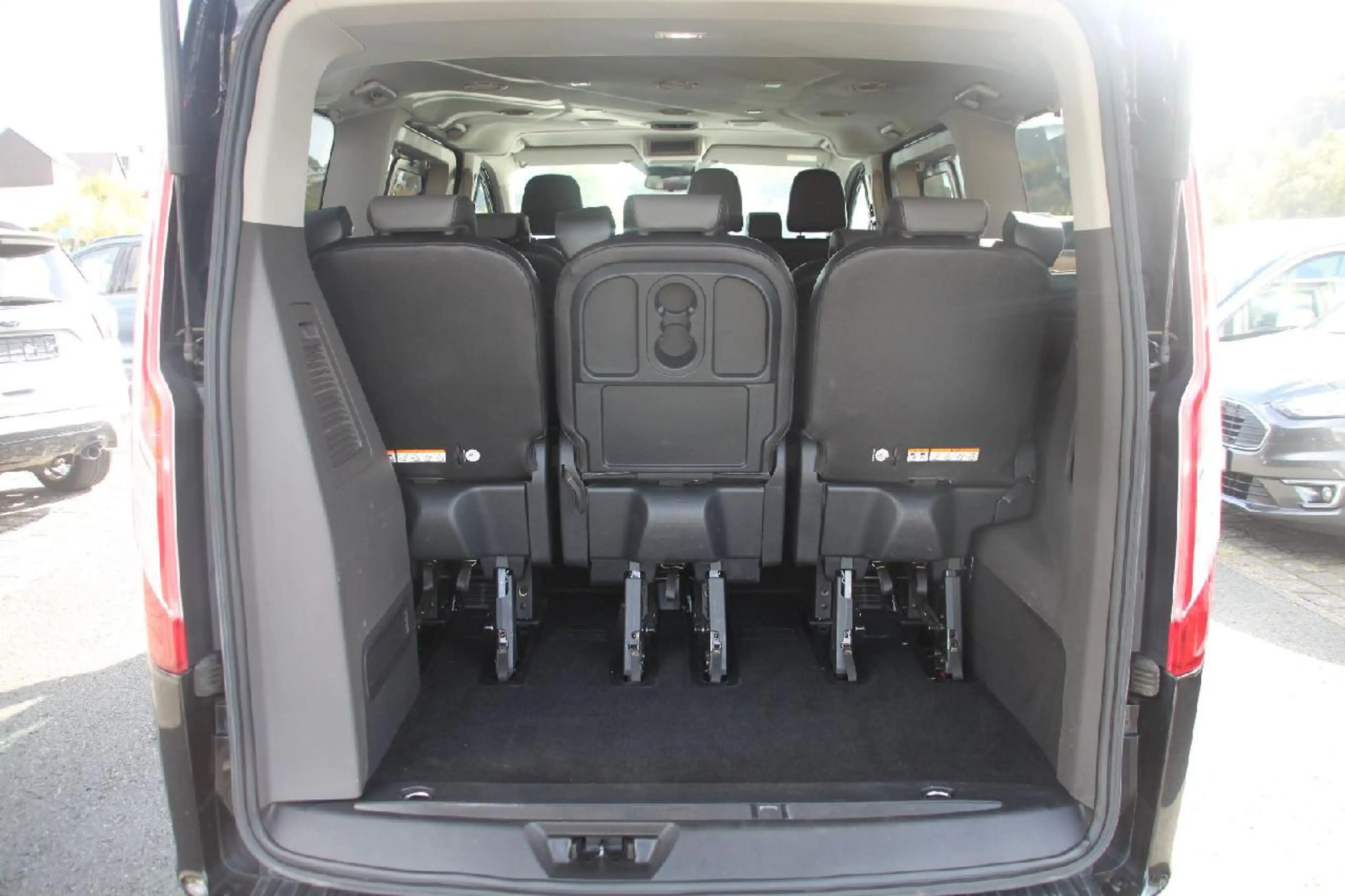 Ford Tourneo Custom 320 L1 Tourneo Titanium+SHZ+LMF+RFK+NAVI+KLIMA+ — photo 10