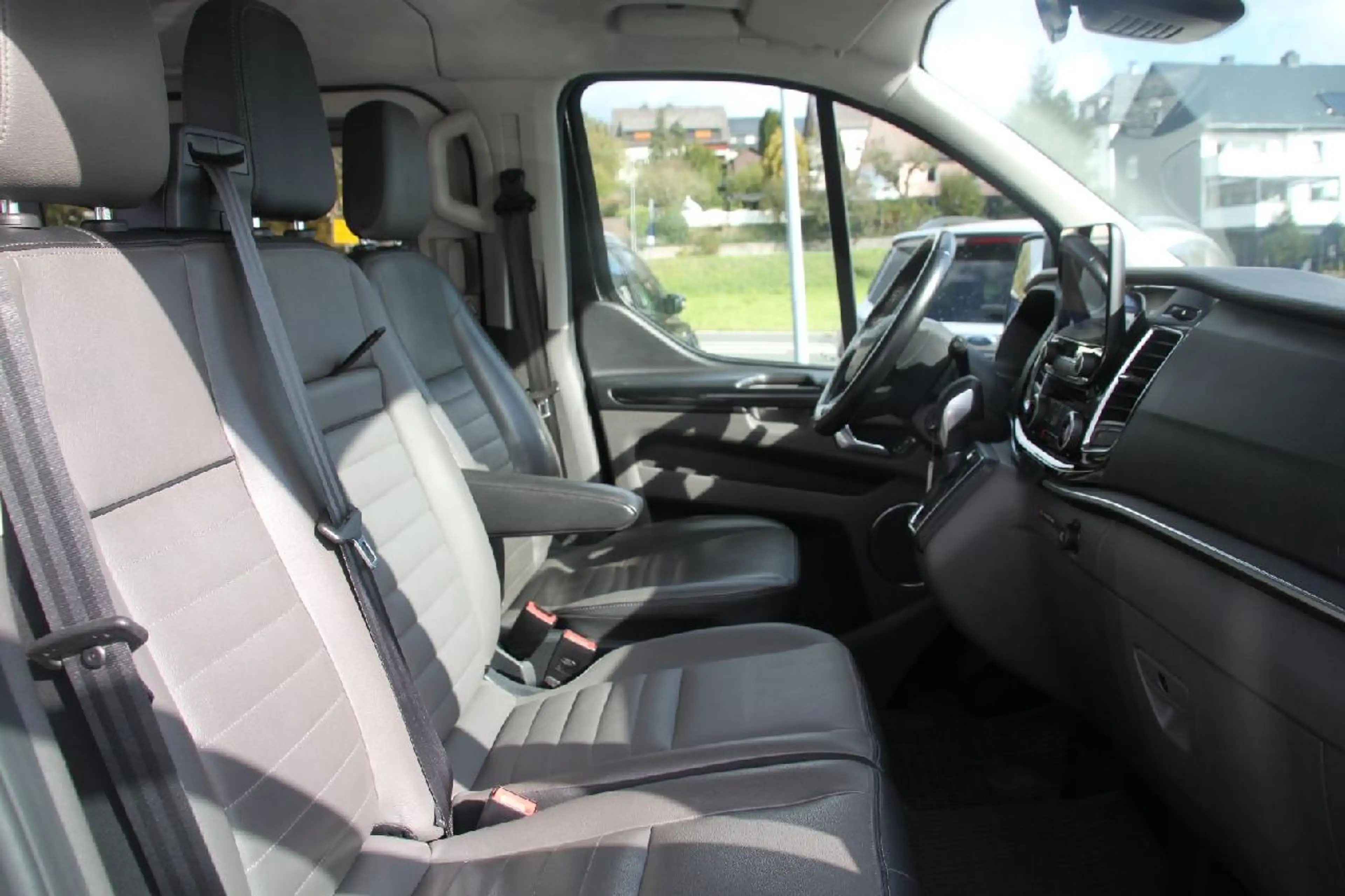 Ford Tourneo Custom 320 L1 Tourneo Titanium+SHZ+LMF+RFK+NAVI+KLIMA+ — photo 13