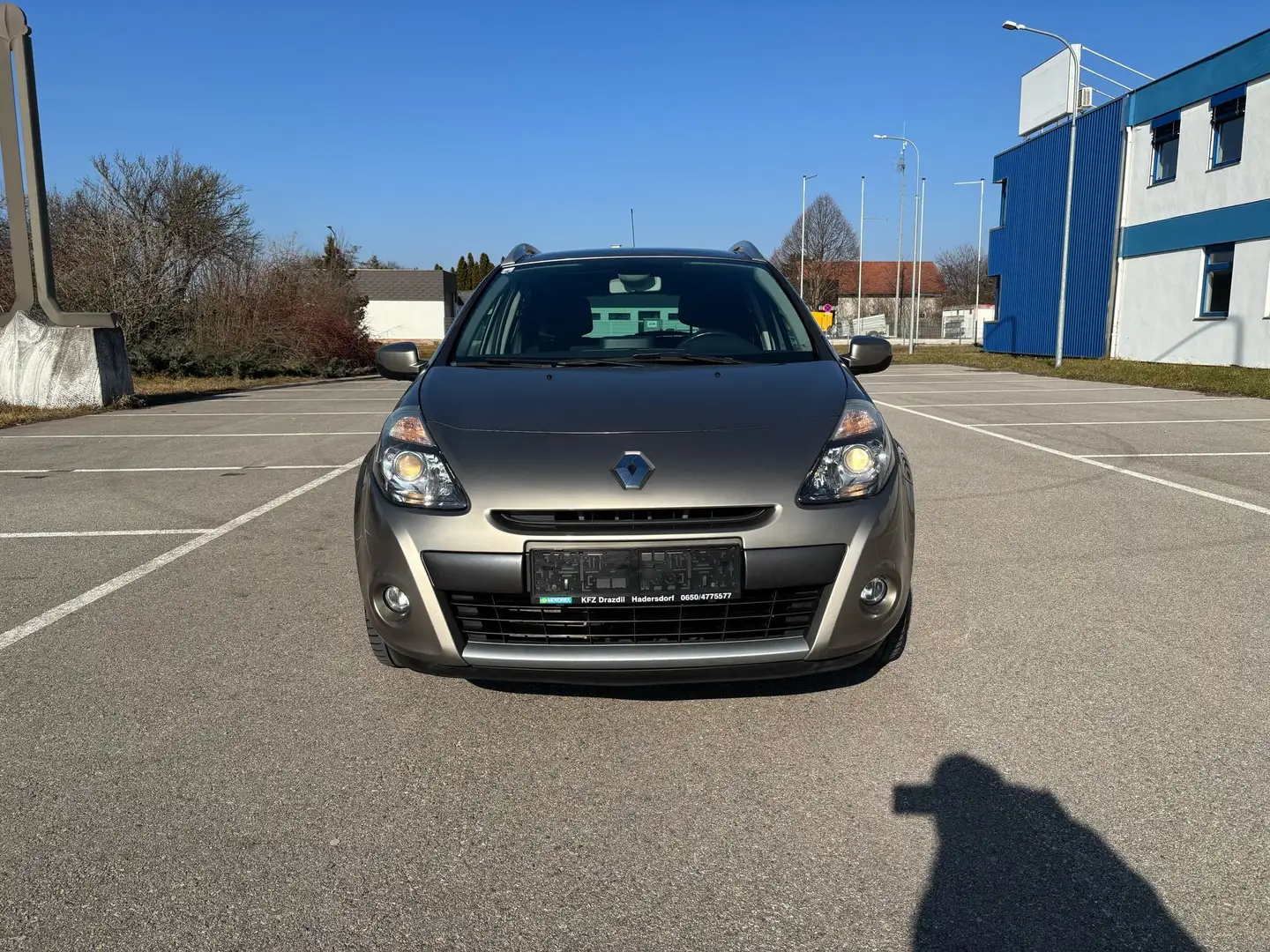 Renault Clio Grandtour 1,5 dCi // PANO // NAVI // SZHZ // Bruin - 2