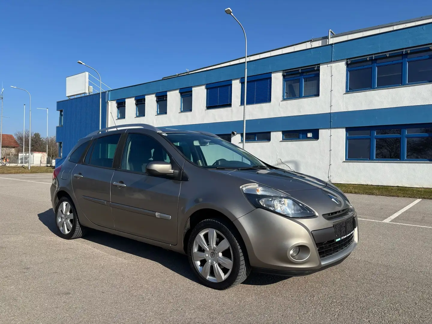 Renault Clio Grandtour 1,5 dCi // PANO // NAVI // SZHZ // Bruin - 1