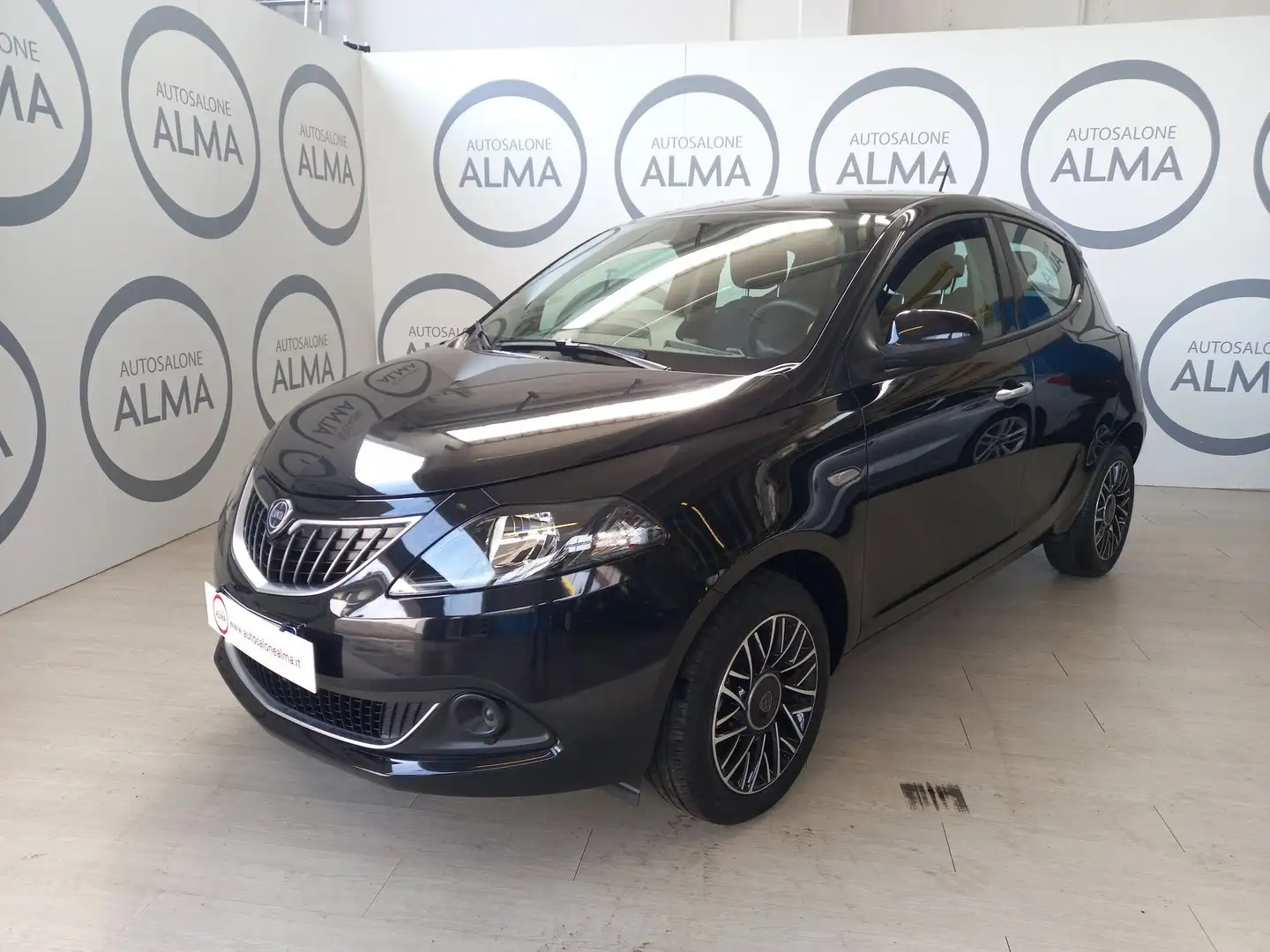 Lancia Ypsilon 1.0 FireFly 5 porte S&S Hybrid Platino Zwart - 1