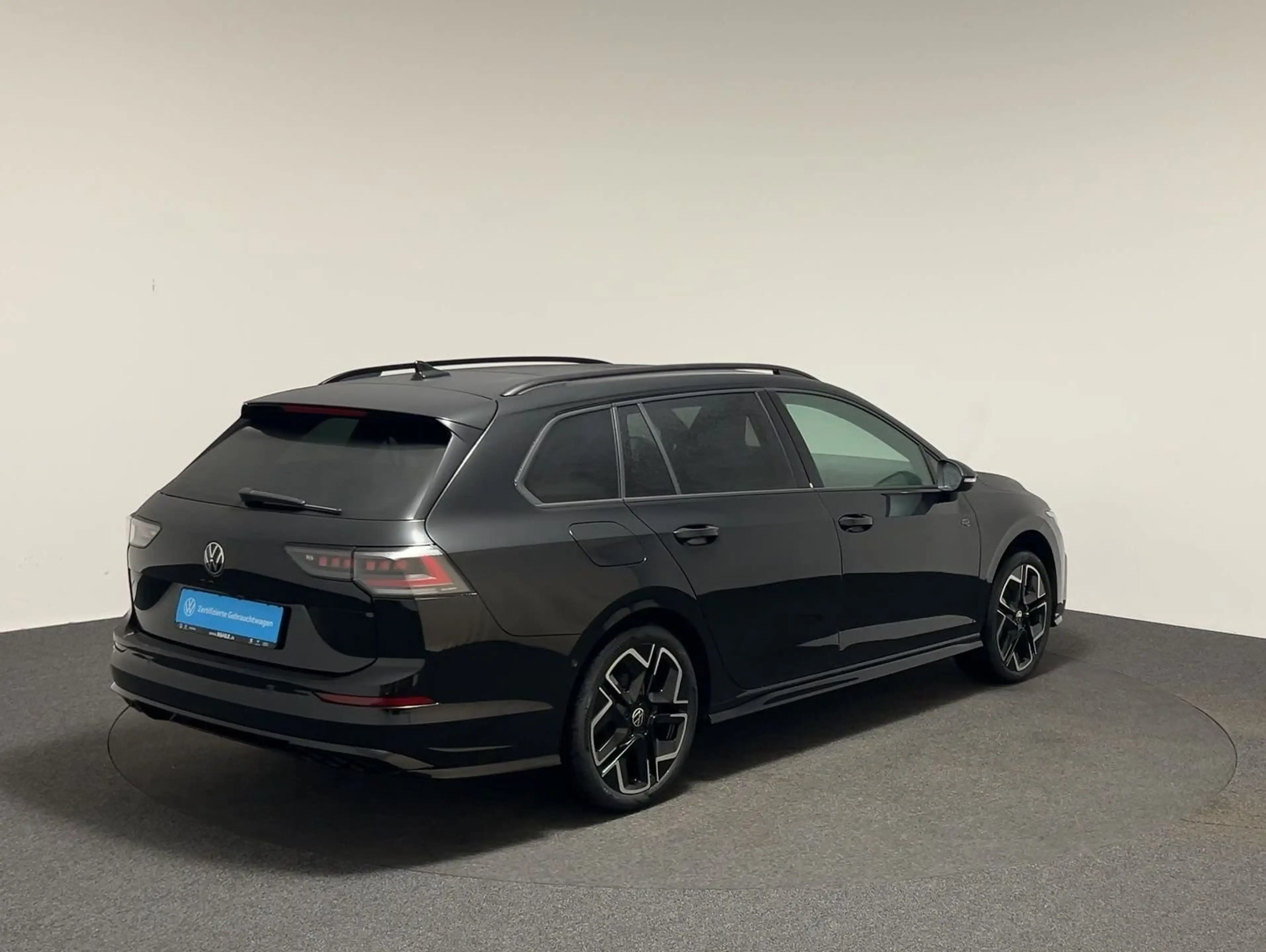 Volkswagen Golf Variant 1.5 eTSI DSG R-Line CarPlay Pano — photo 7