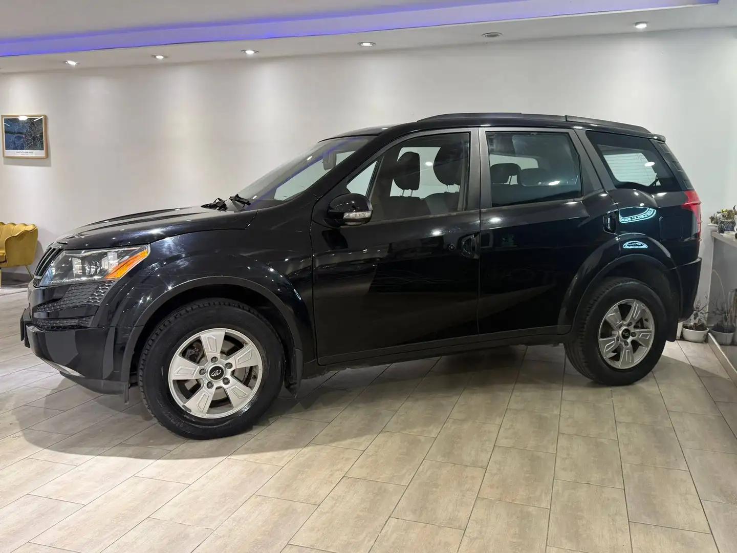 Mahindra XUV500 XUV 500 2015 2.2 16v W8 fwd Schwarz - 2