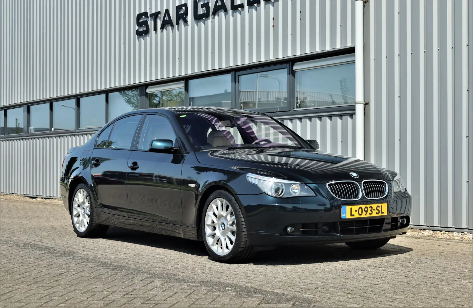 BMW 545 5-serie 545i Executive Individual Youngtimer Verde - 1