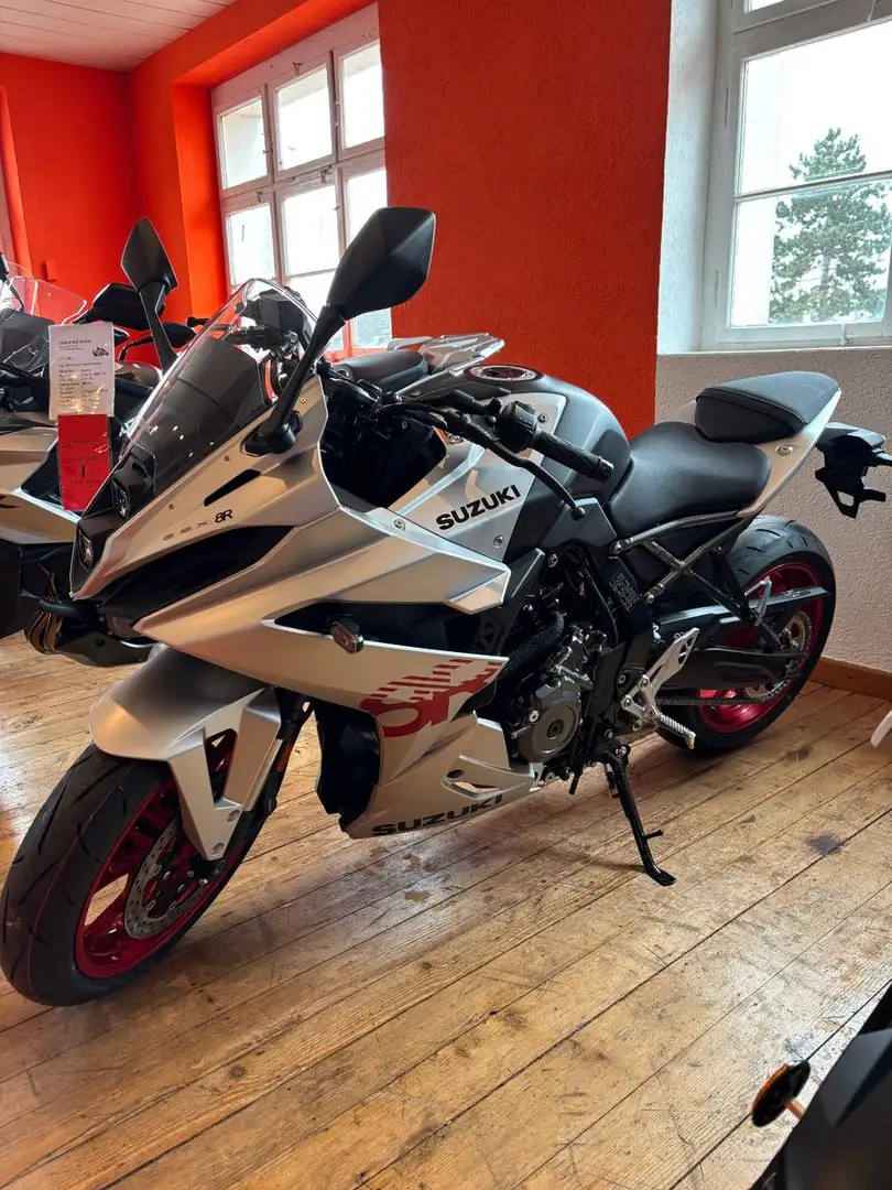 Suzuki GSX 8R - 1