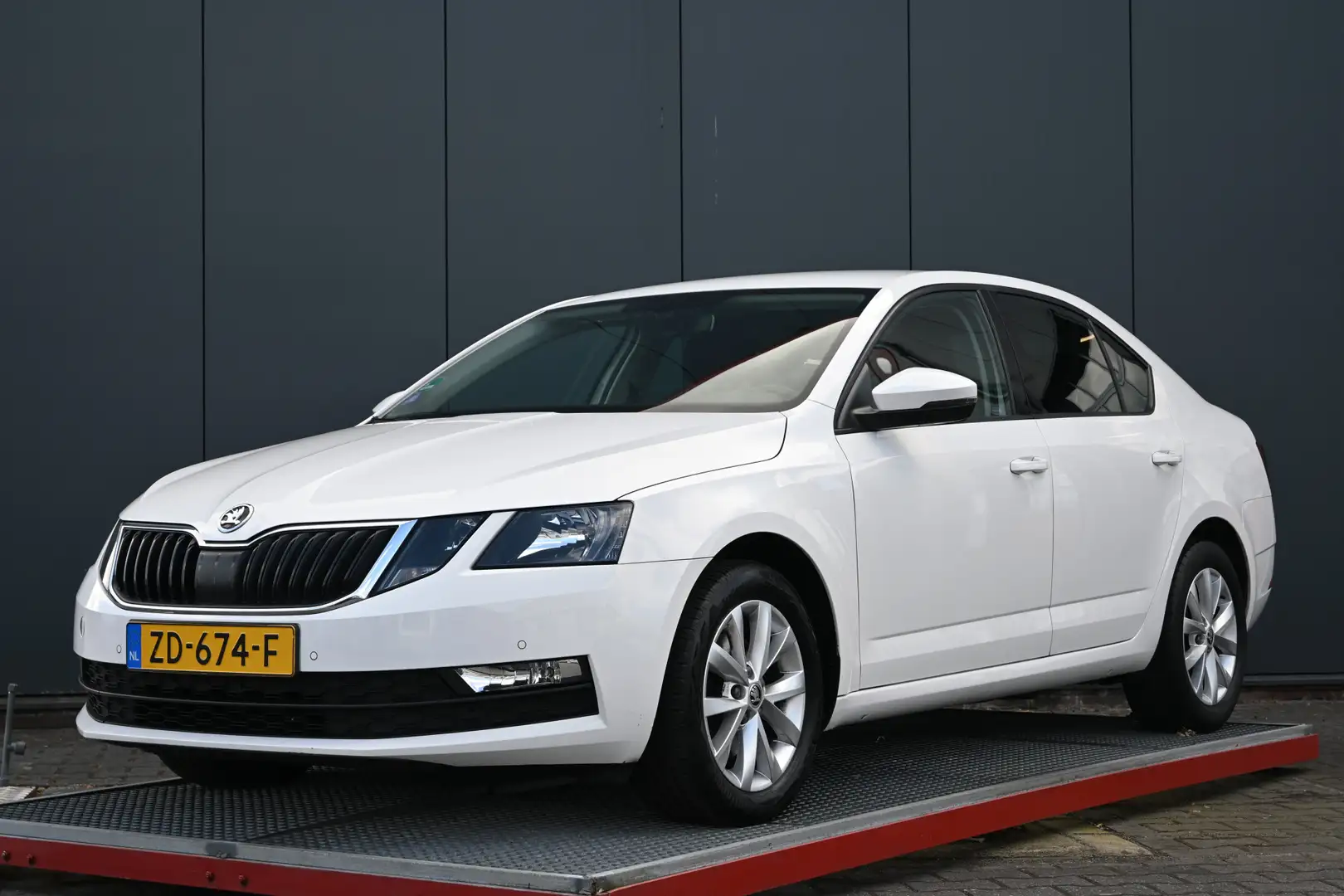 Skoda Octavia 1.0 TSI Greentech Ambition Business automaat Wit - 1