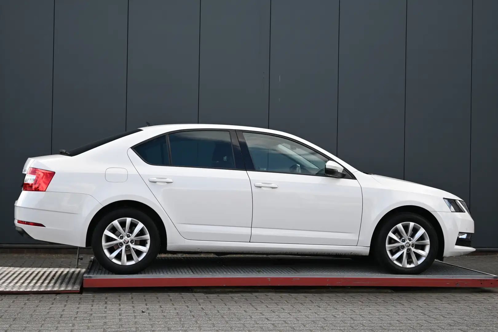 Skoda Octavia 1.0 TSI Greentech Ambition Business automaat Wit - 2