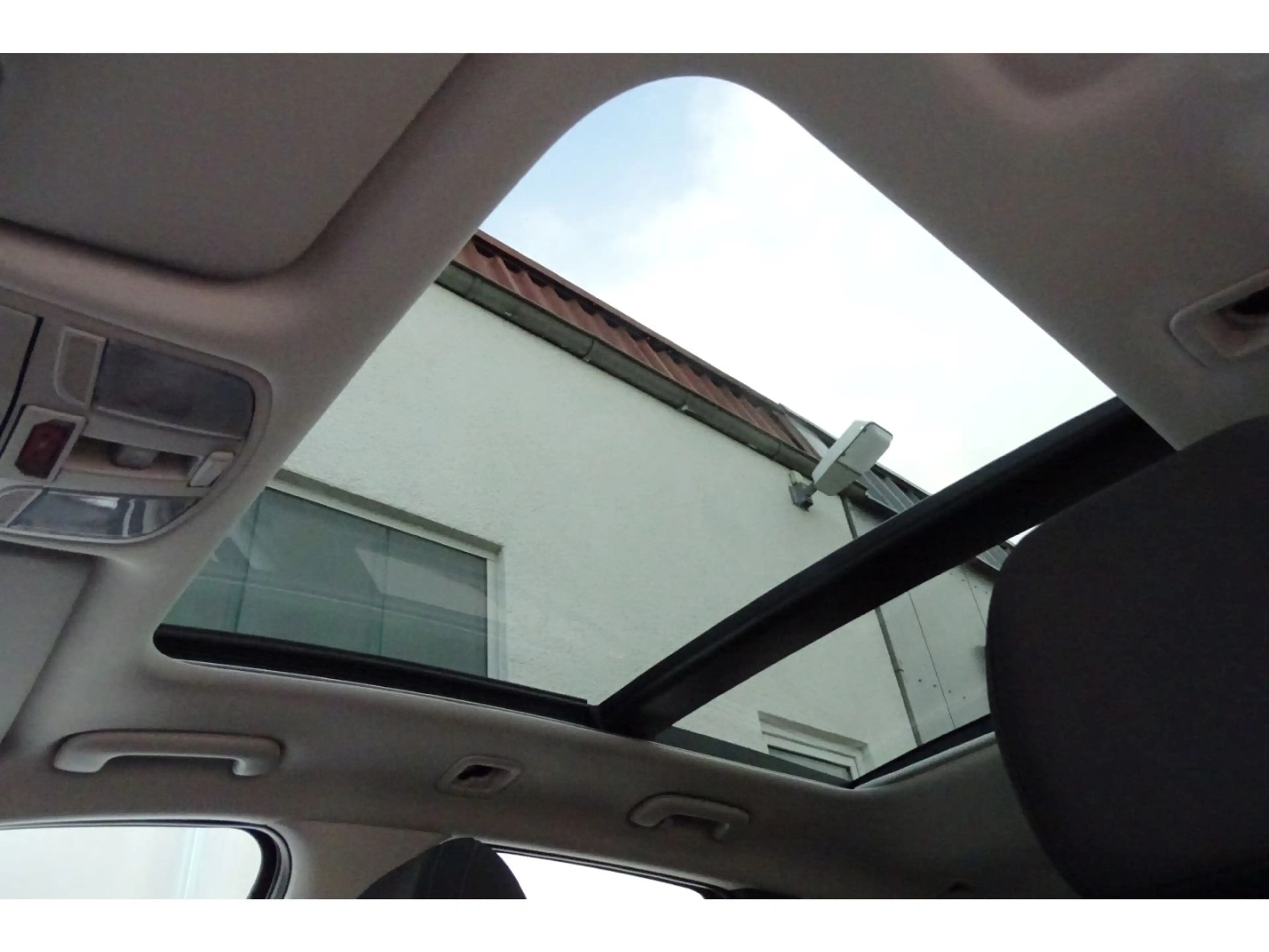 Hyundai i30 Kombi 1.5T M/T ADVANTAGE SHZ LED Navi PanD. — photo 14