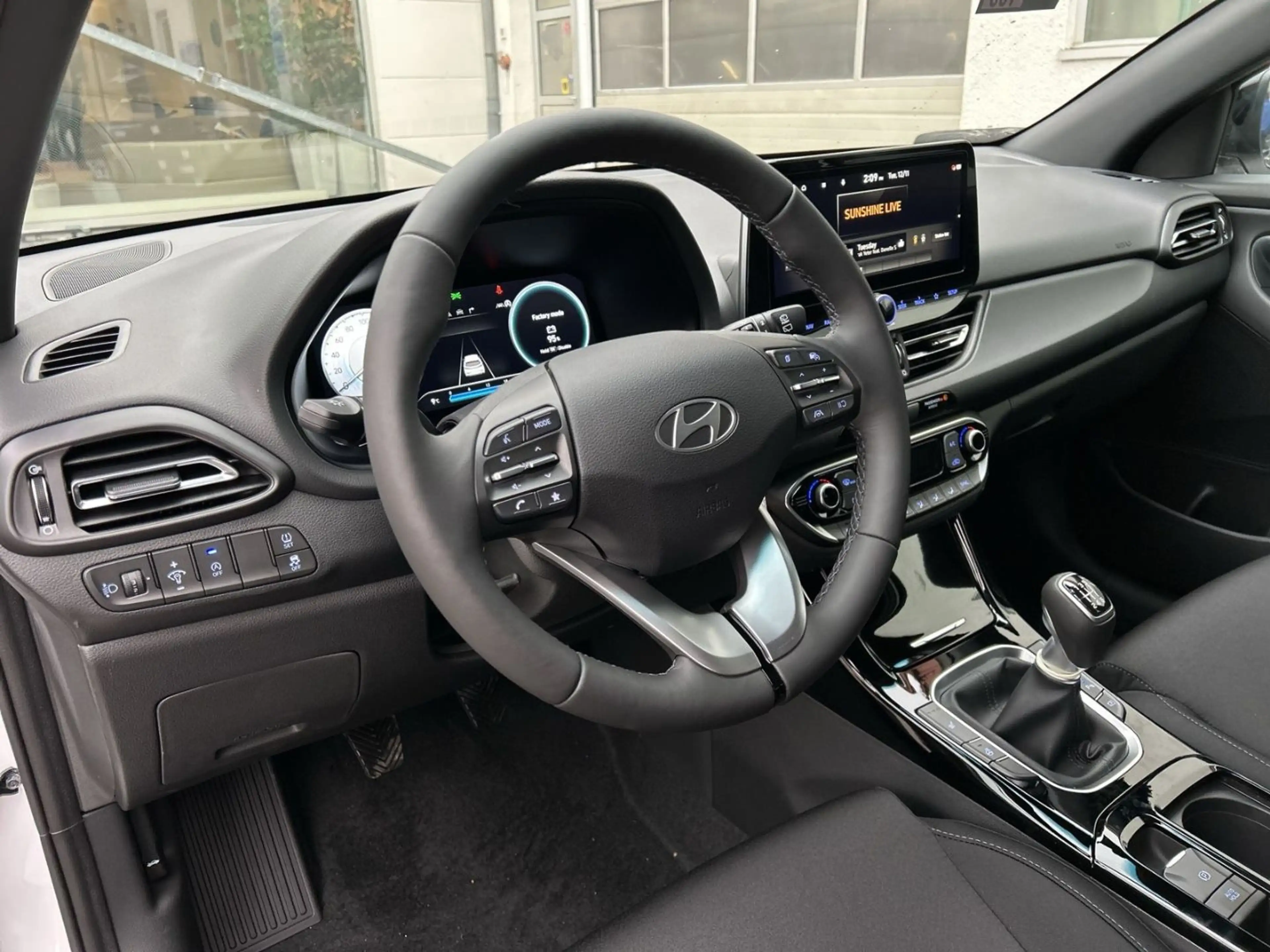 Hyundai i30 Kombi 1.5T M/T ADVANTAGE SHZ LED Navi PanD. — photo 15
