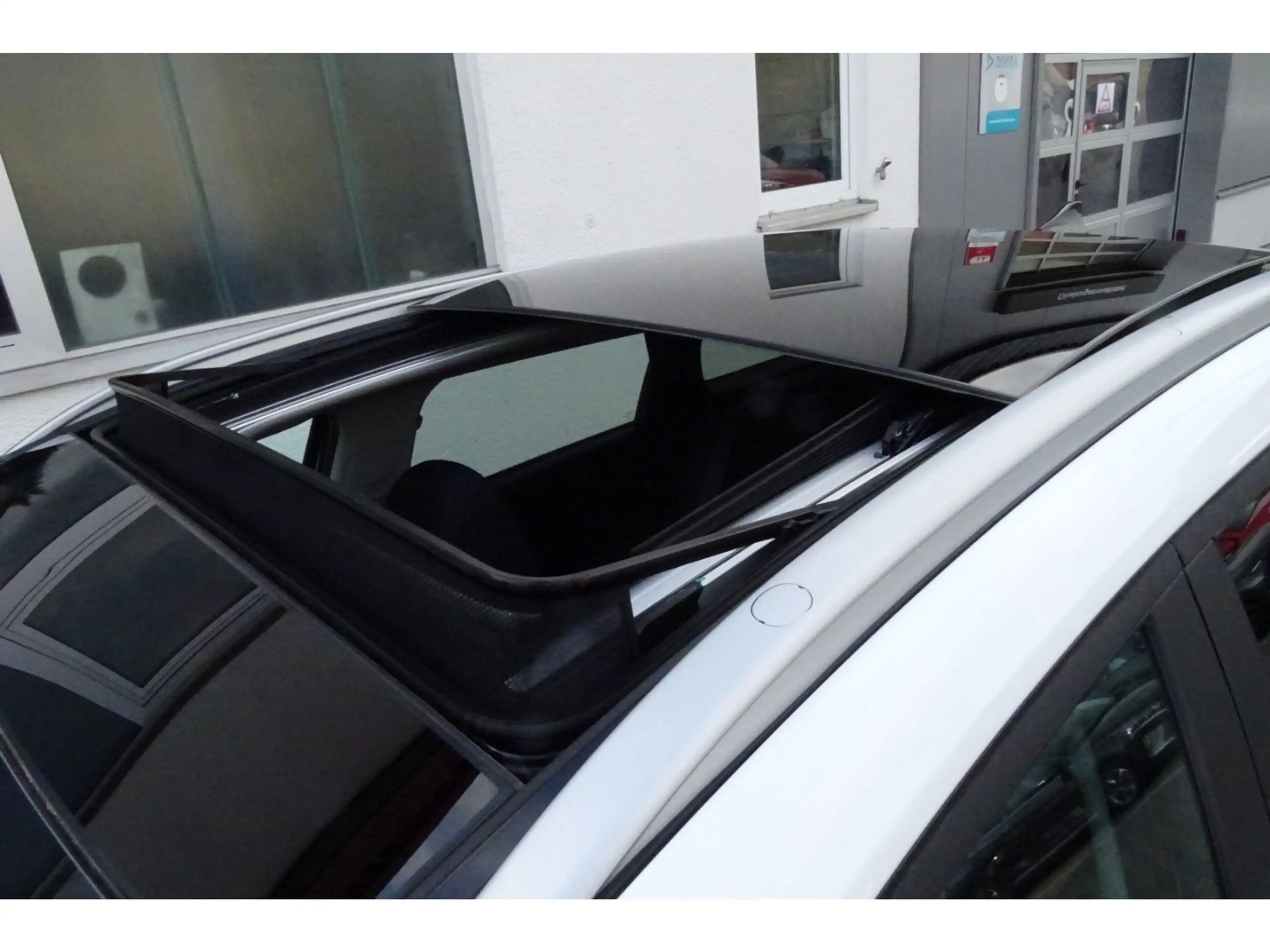 Hyundai i30 Kombi 1.5T M/T ADVANTAGE SHZ LED Navi PanD. — photo 3