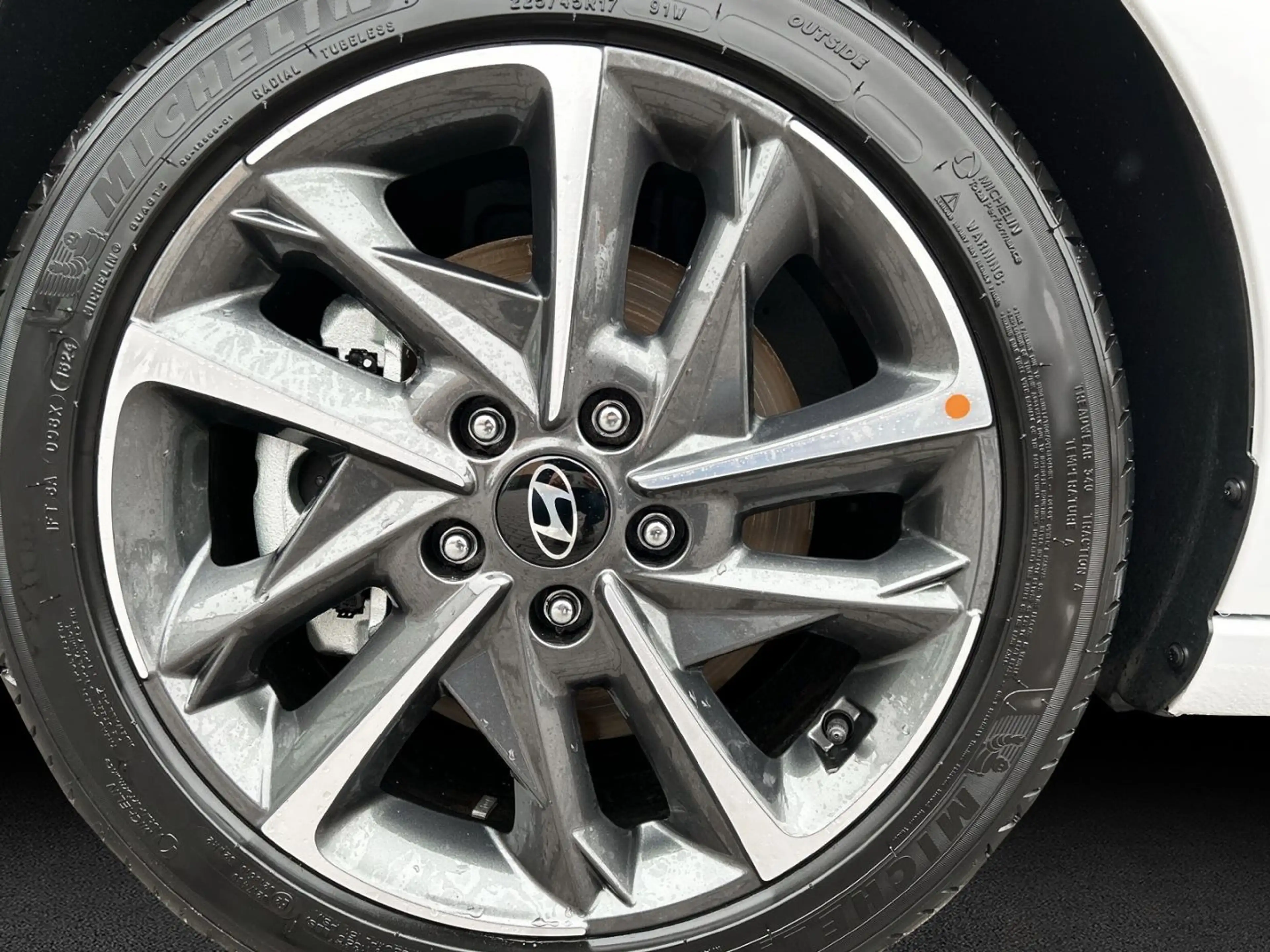 Hyundai i30 Kombi 1.5T M/T ADVANTAGE SHZ LED Navi PanD. — photo 4
