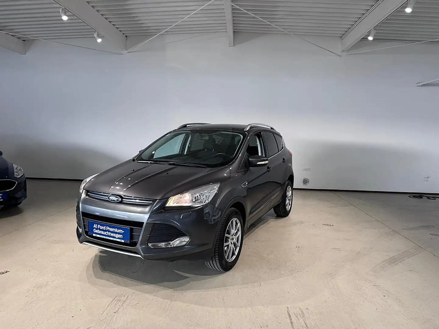 Ford Kuga 2,0 TDCi Trend Grau - 1