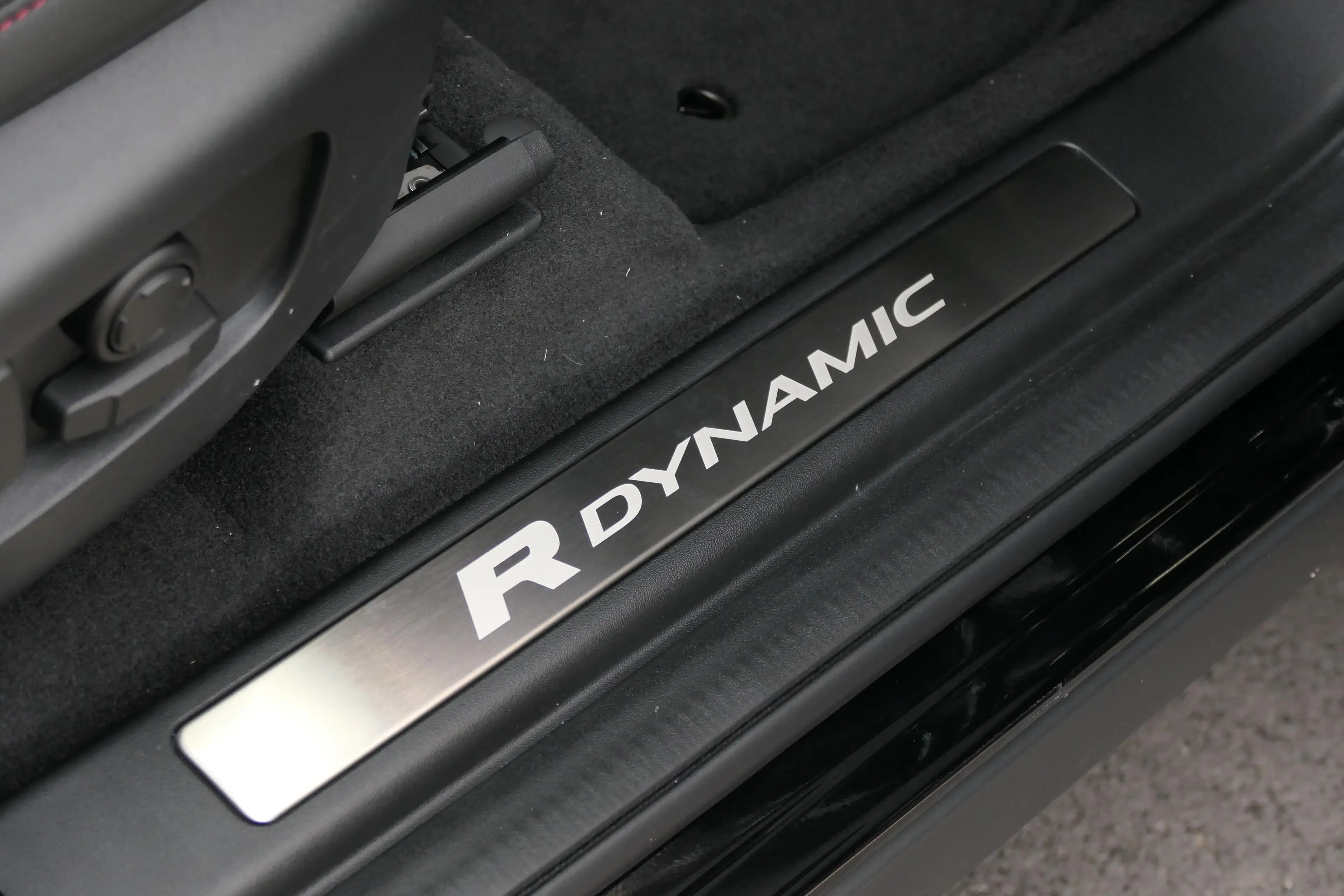 Land Rover Discovery Sport P300e R-Dynamic SE | BLACK PACK | PANO | MERIDIAN — photo 7