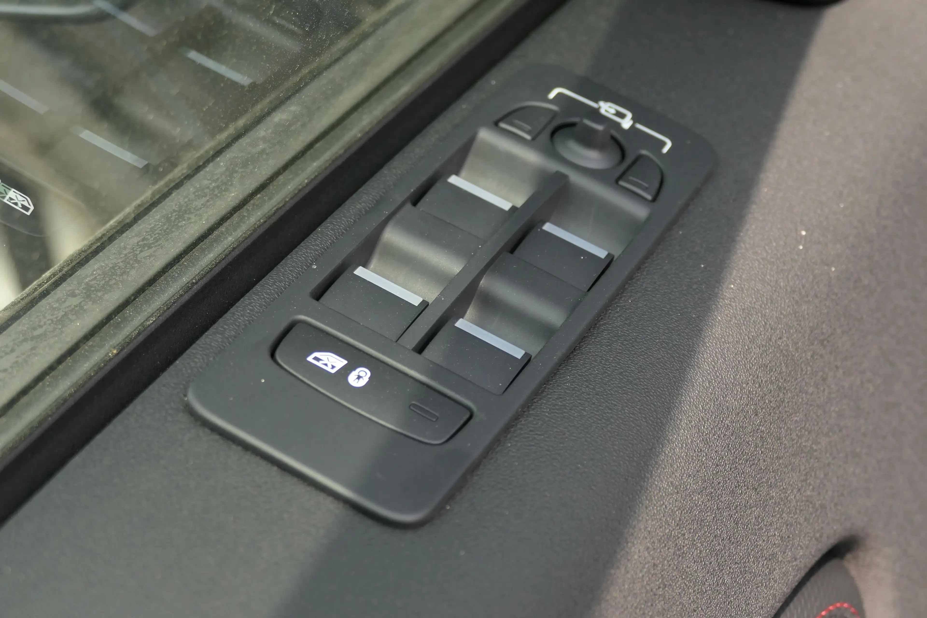Land Rover Discovery Sport P300e R-Dynamic SE | BLACK PACK | PANO | MERIDIAN — photo 10