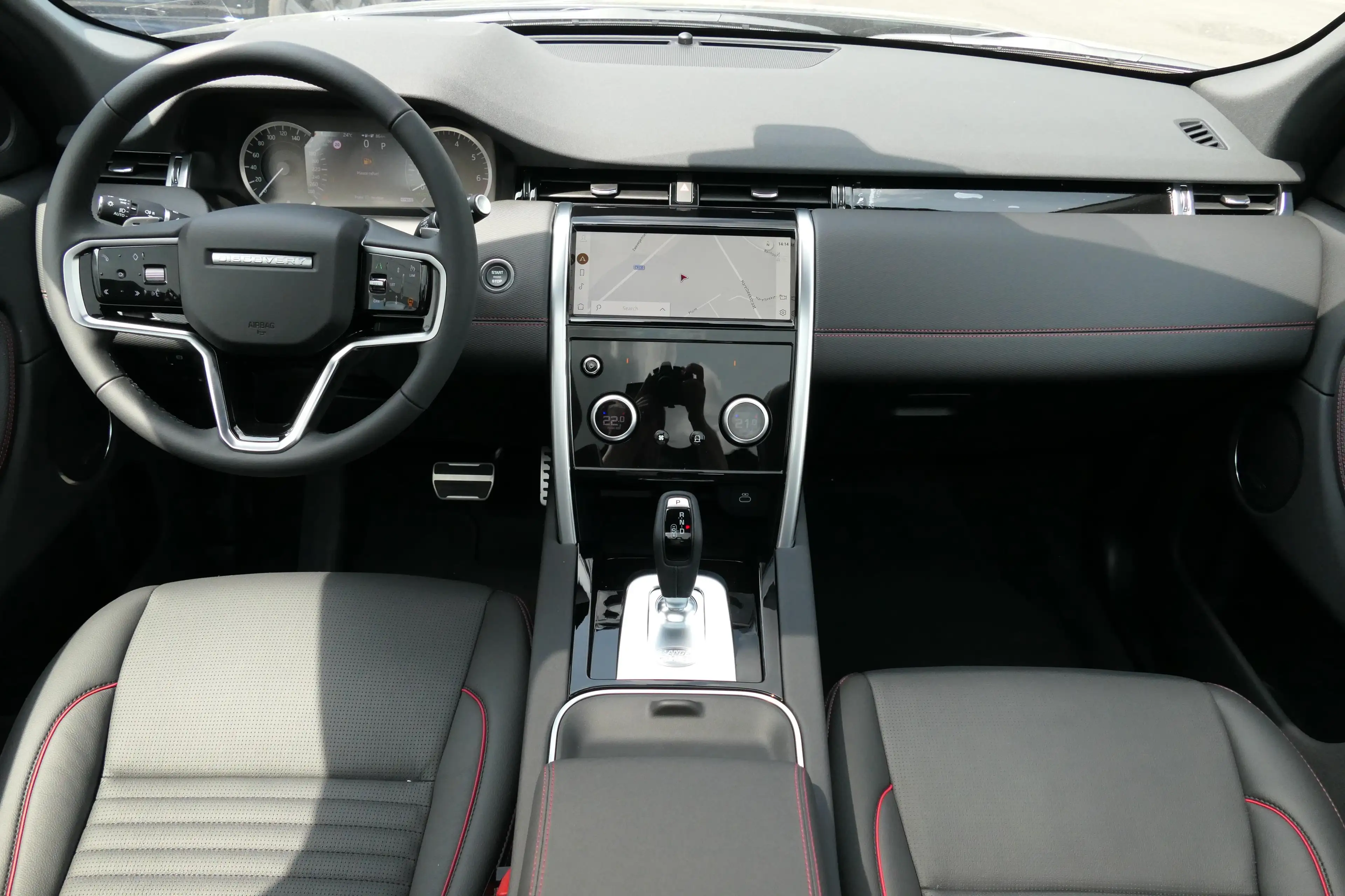 Land Rover Discovery Sport P300e R-Dynamic SE | BLACK PACK | PANO | MERIDIAN — photo 13