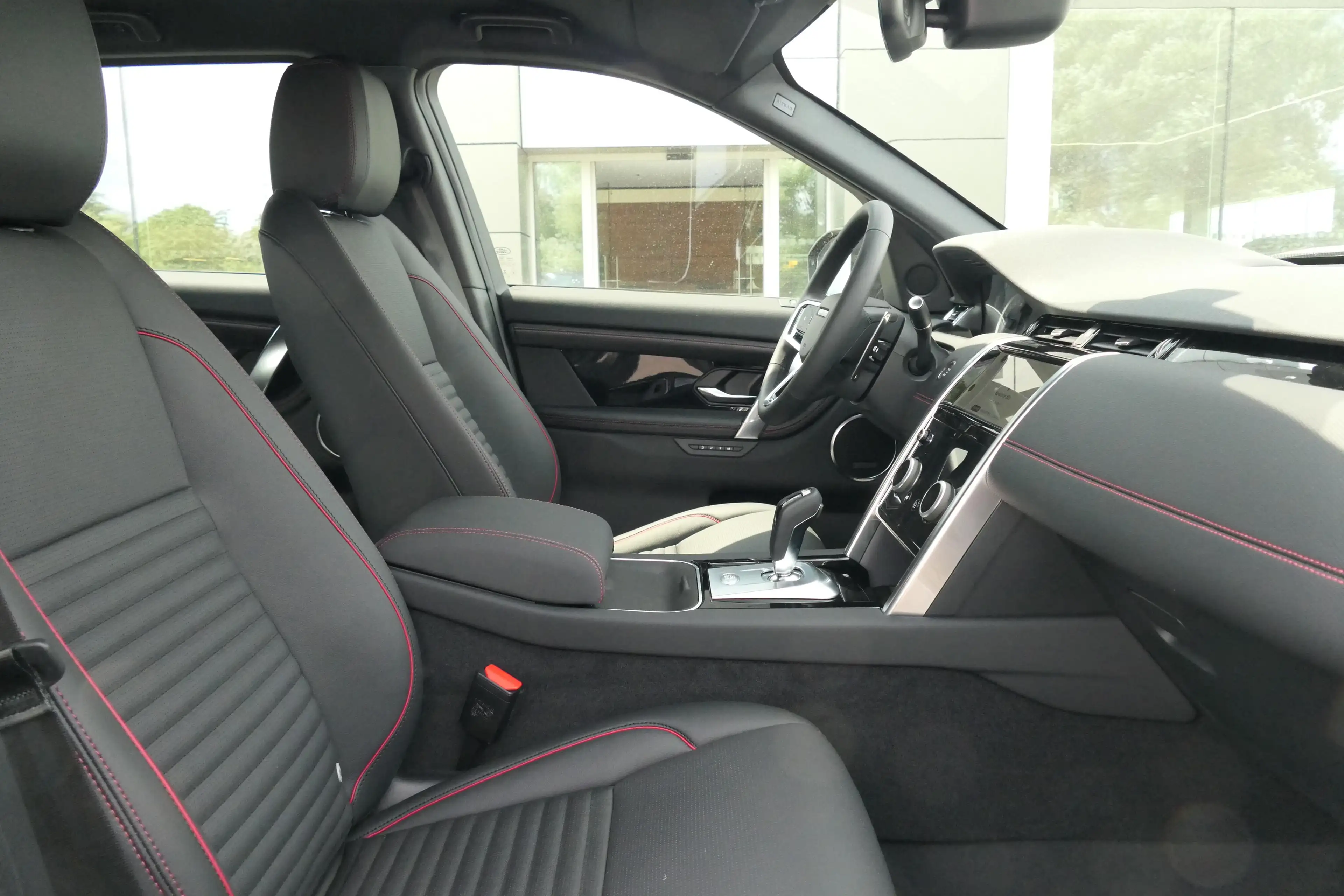 Land Rover Discovery Sport P300e R-Dynamic SE | BLACK PACK | PANO | MERIDIAN — photo 8