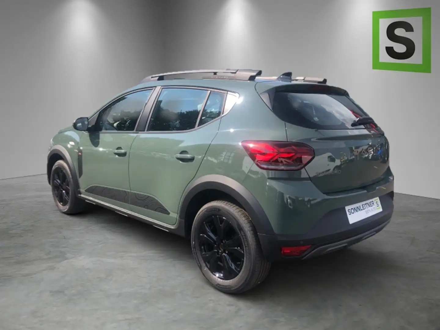 Dacia Sandero SANDERO Stepway Extreme+ TCe 90 Grün - 2