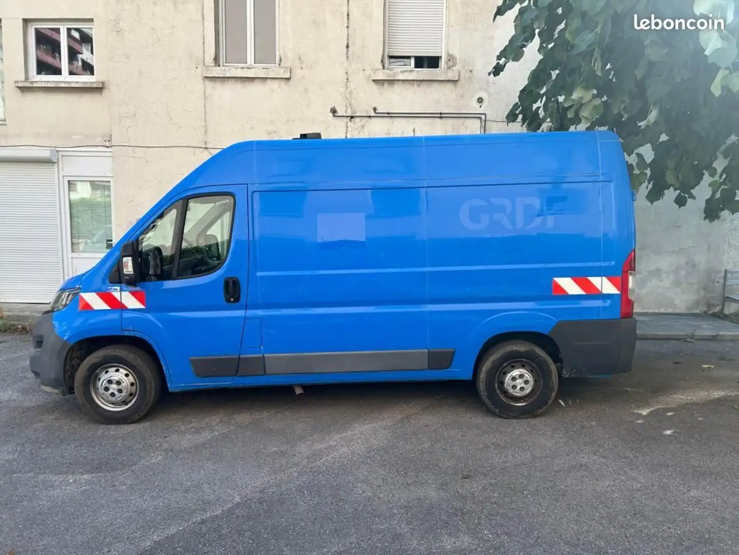 Peugeot Boxer 335 L2H2 2.2 HDi 150 Pack Clim Nav Bleu - 2