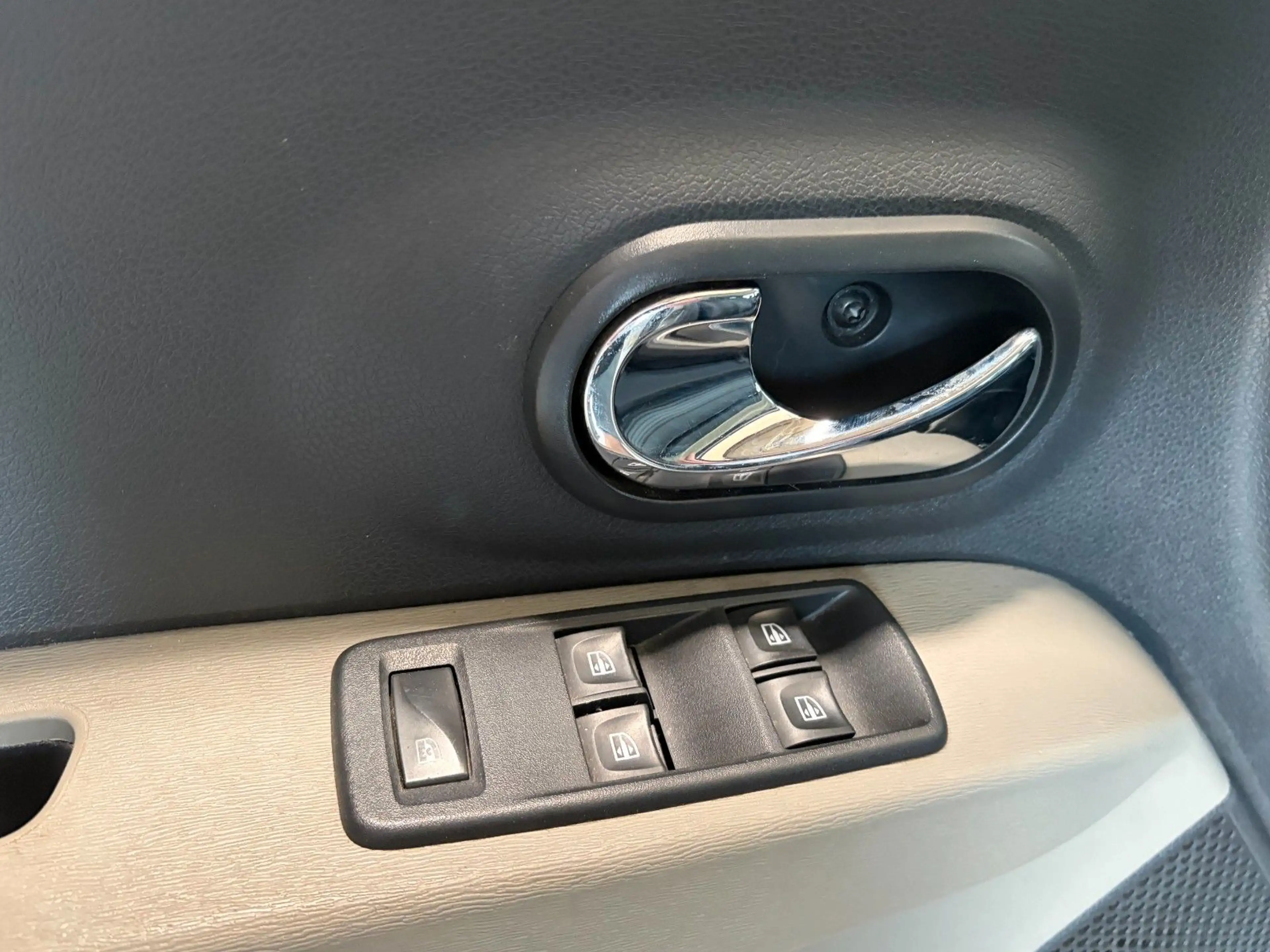 Dacia Lodgy Prestige 1.2 — photo 9
