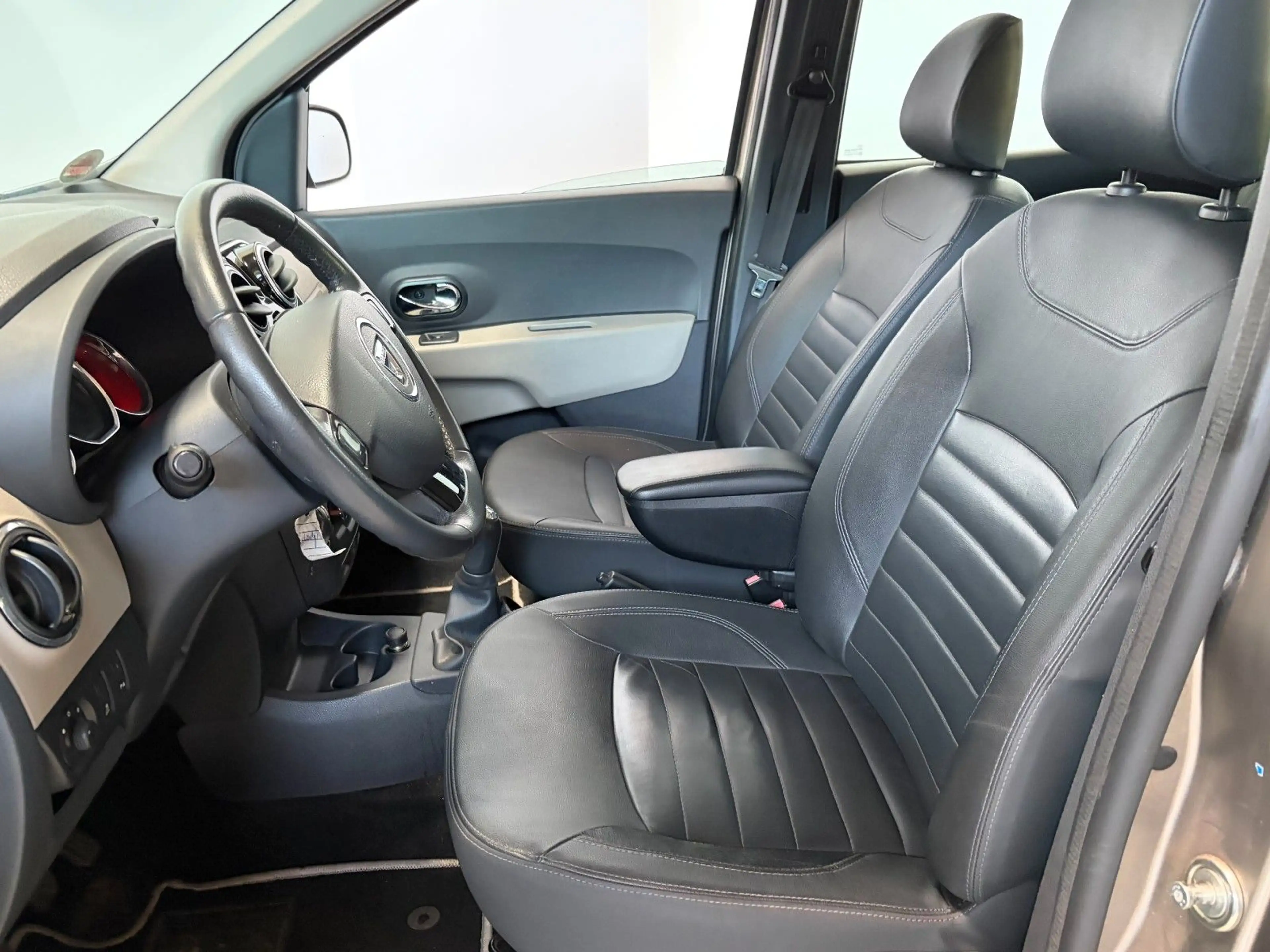 Dacia Lodgy Prestige 1.2 — photo 8